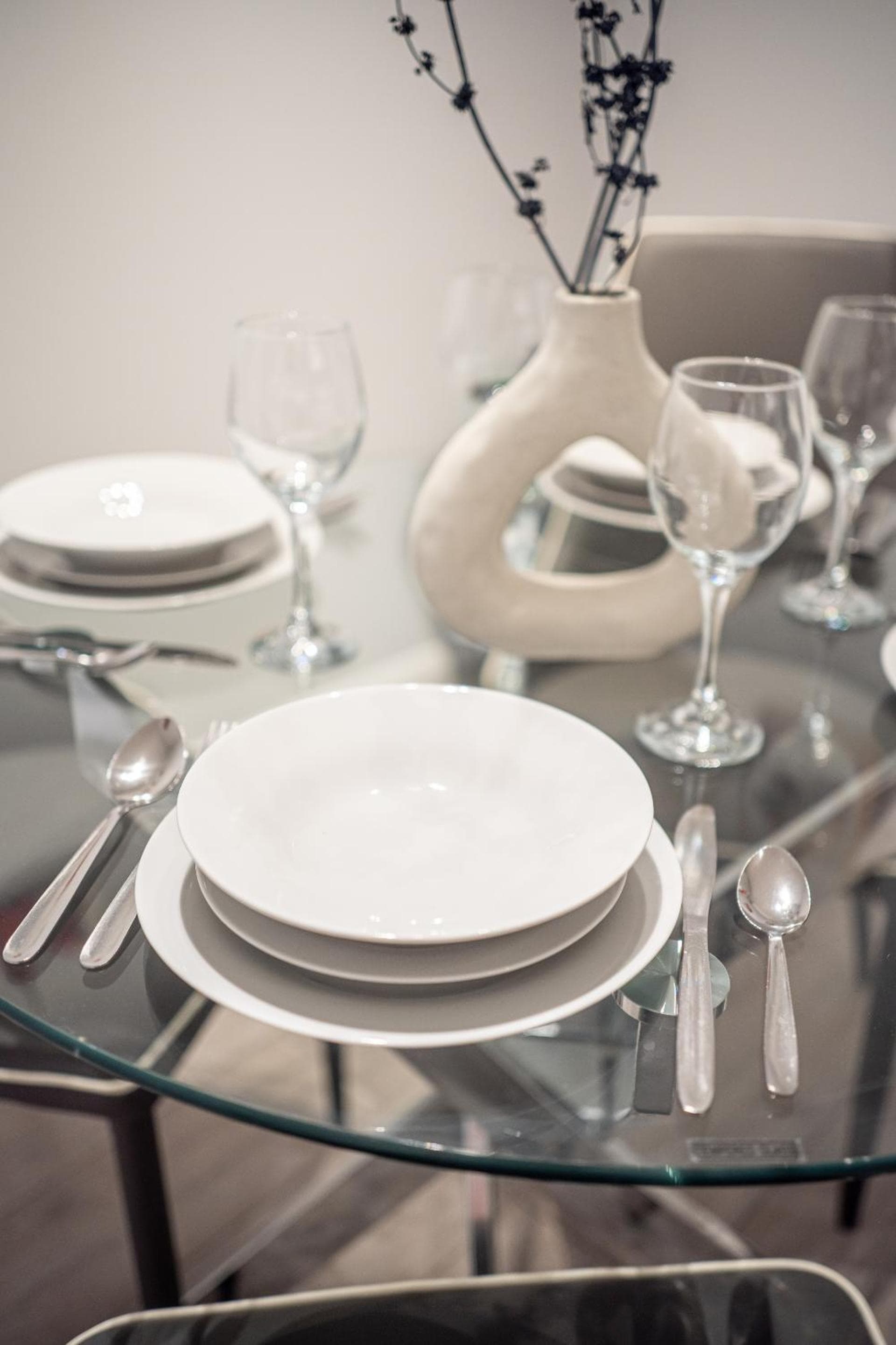 Studios with Ensuite Showers & Share Kitchens Prime Location near Hospital, Town Center Apt 3