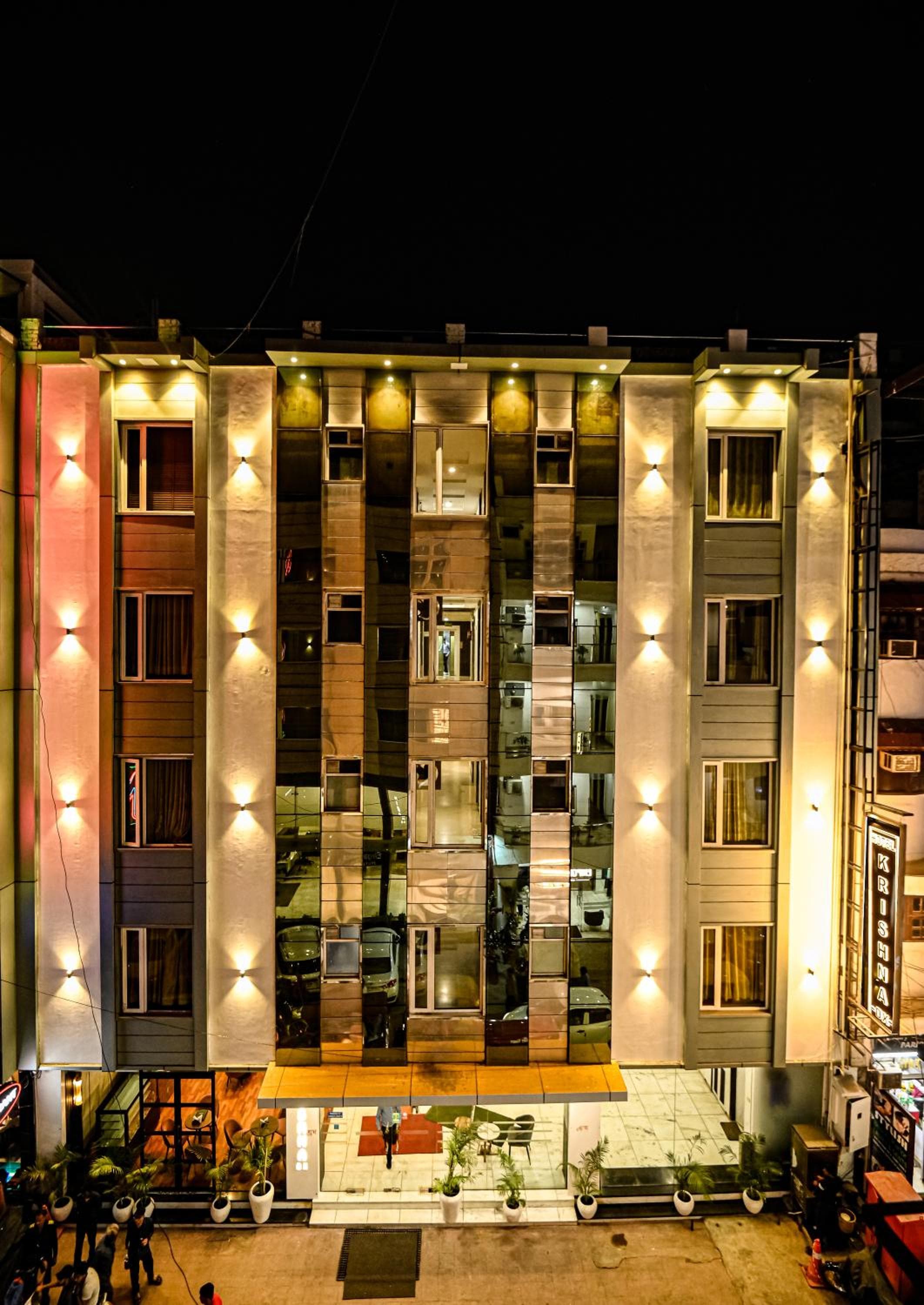 Hotel Krishna Deluxe-By RCG Hotels Near New Delhi Train Station