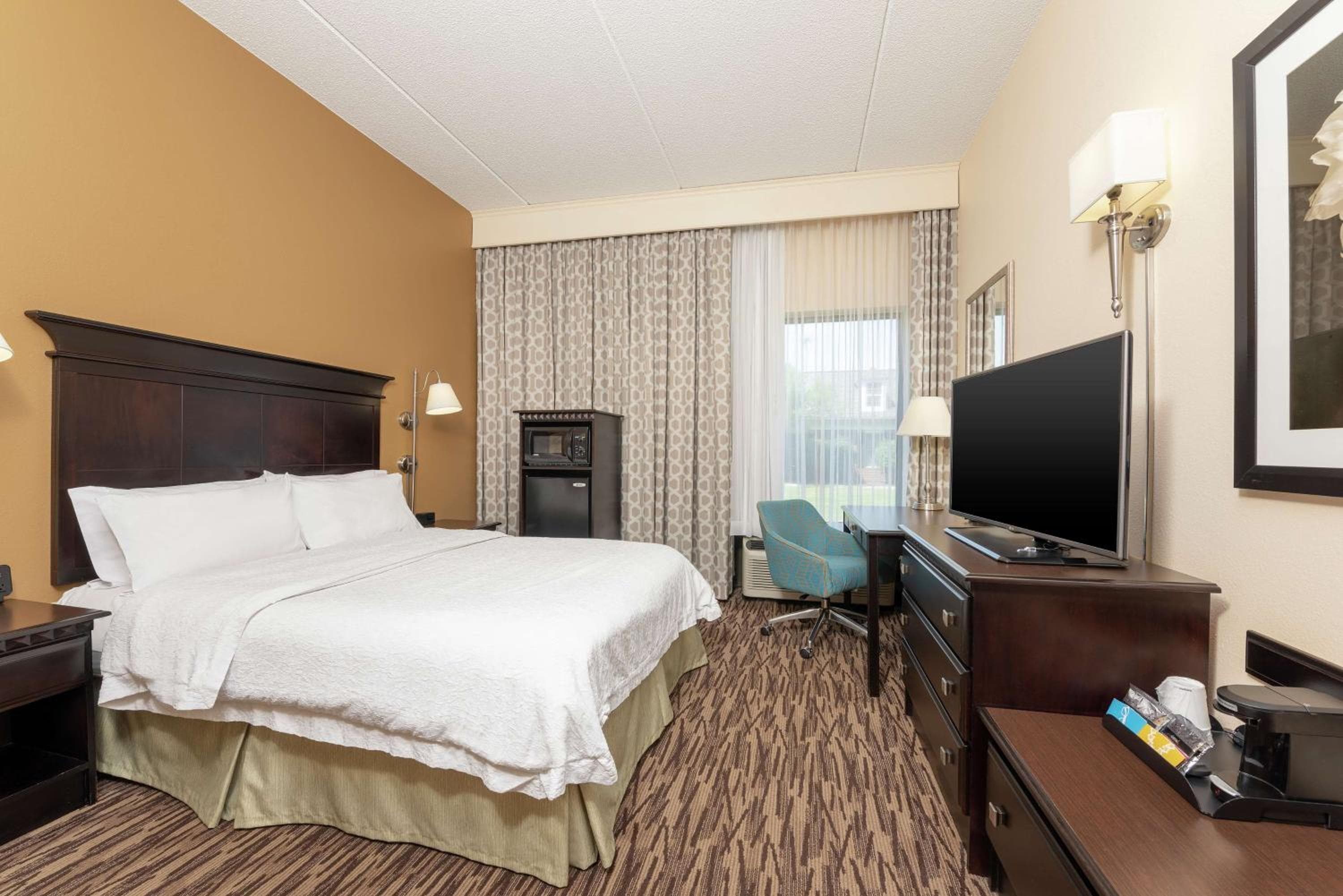Hampton Inn & Suites Cleveland-Airport/Middleburg Heights