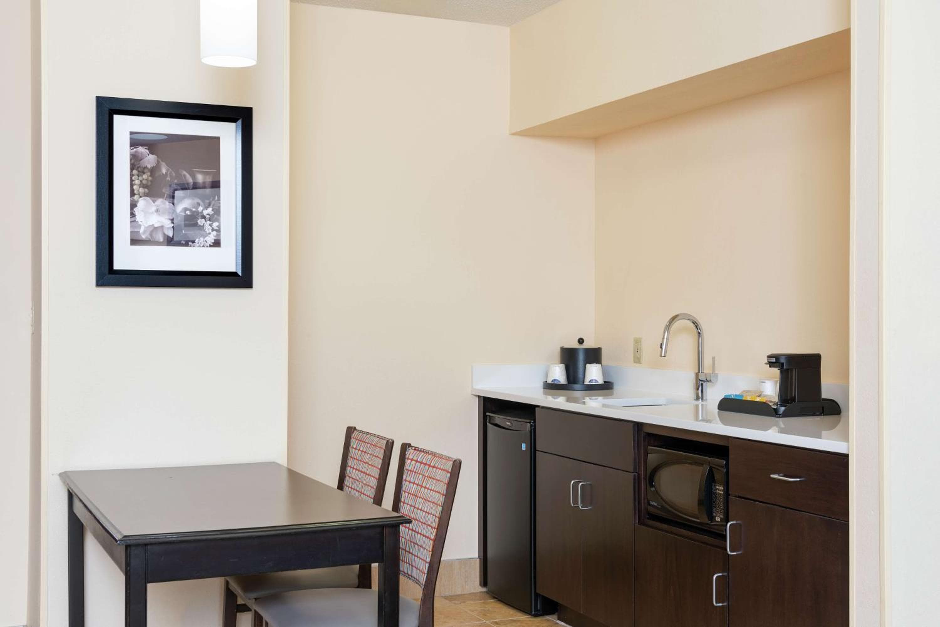 Hampton Inn & Suites Cleveland-Airport/Middleburg Heights