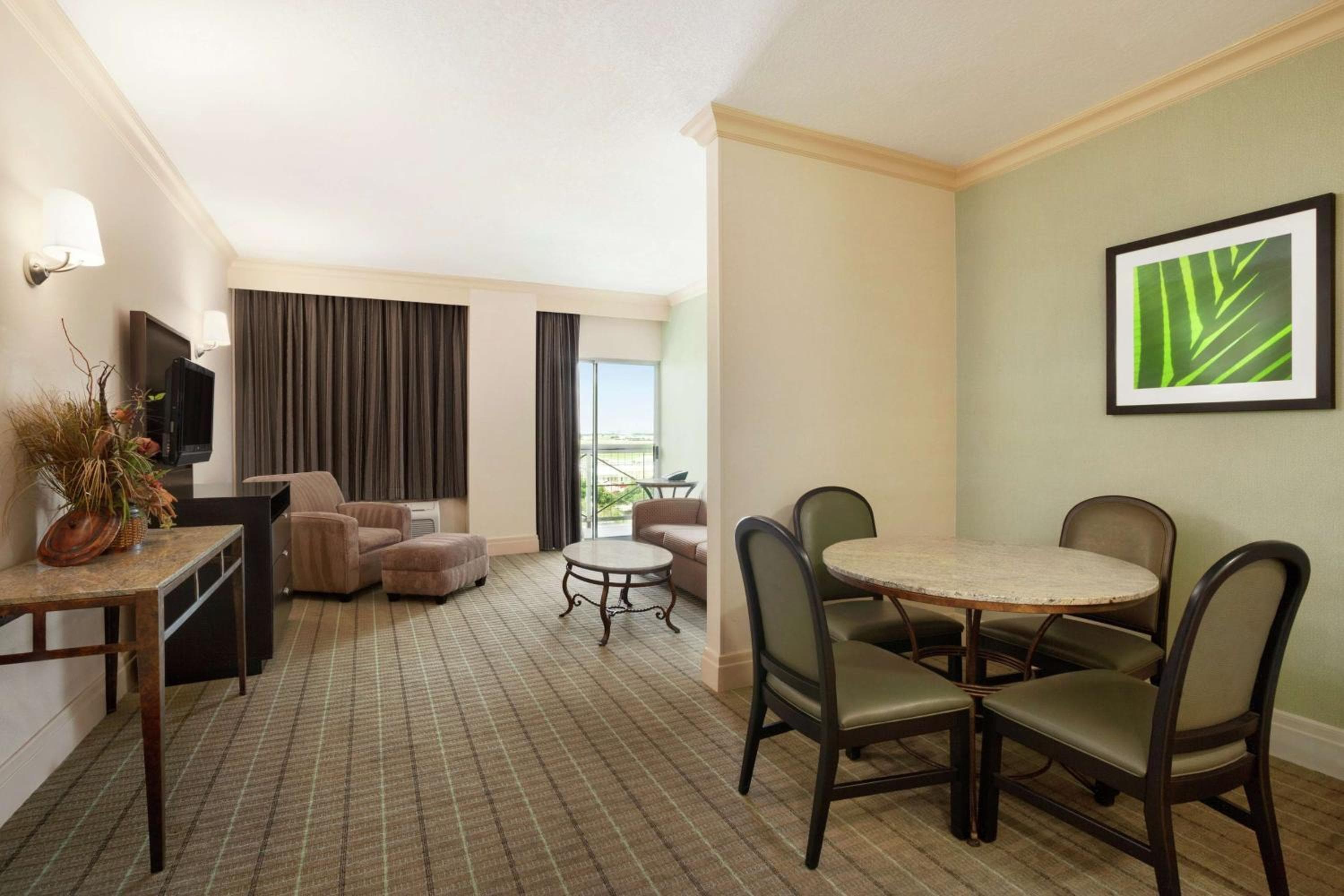 DoubleTree by Hilton Hotel Dallas - Love Field