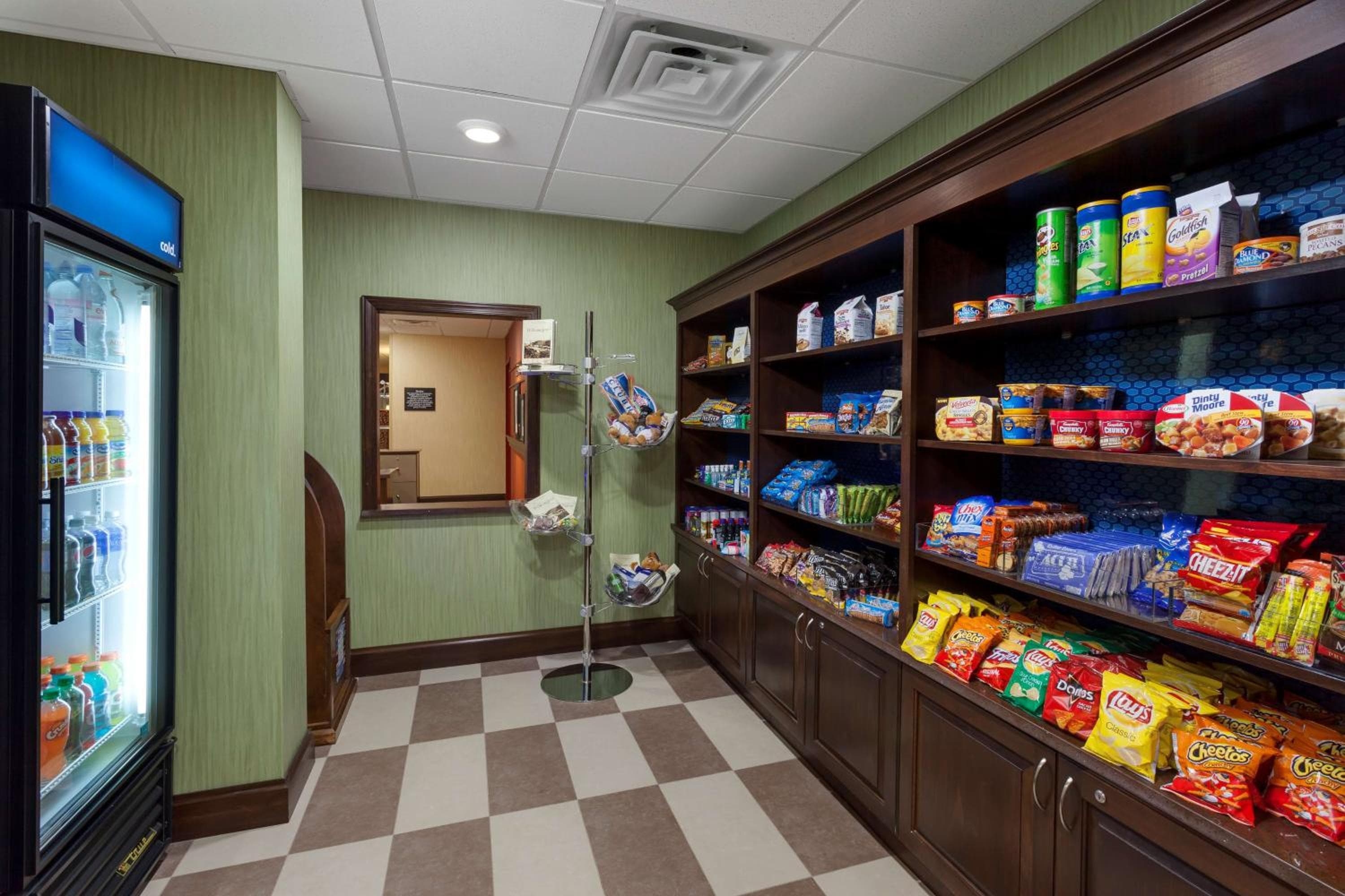 Hampton Inn & Suites Williamsport - Faxon Exit