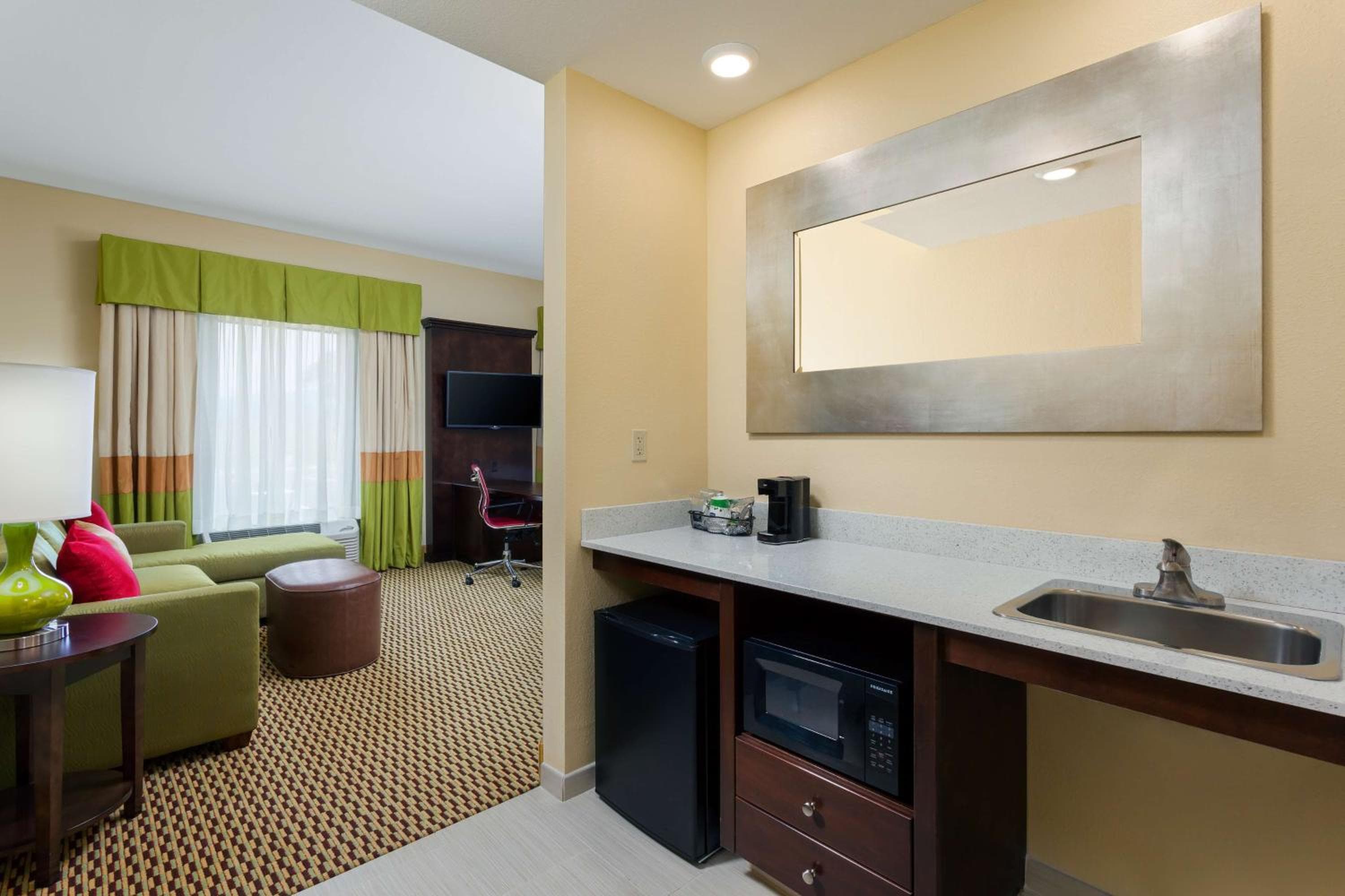 Hampton Inn & Suites Williamsport - Faxon Exit