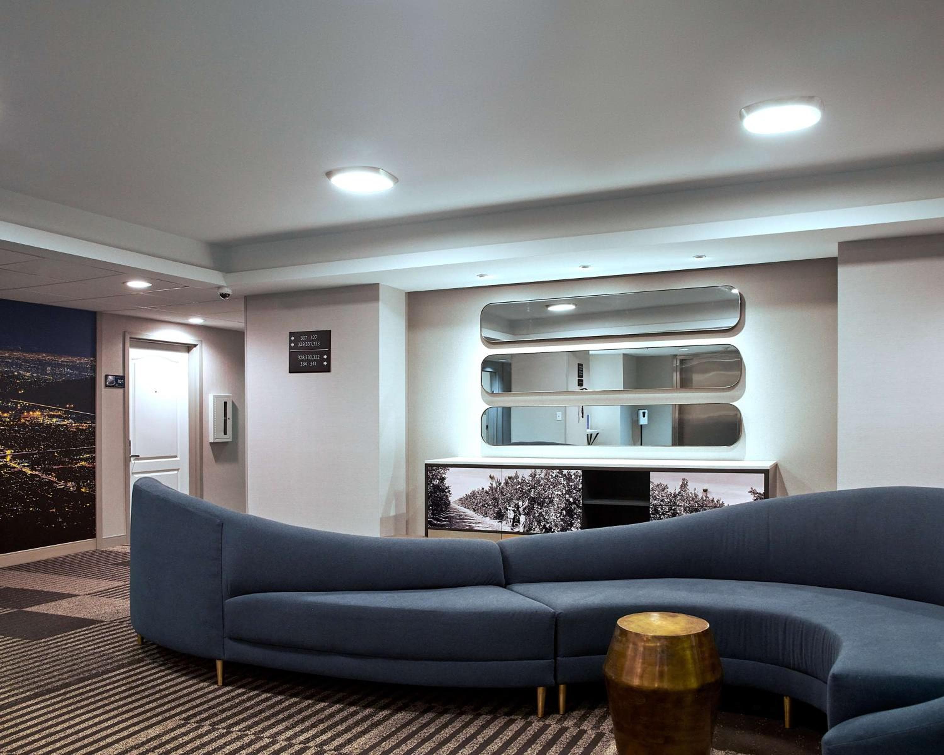 Hampton Inn & Suites Sherman Oaks