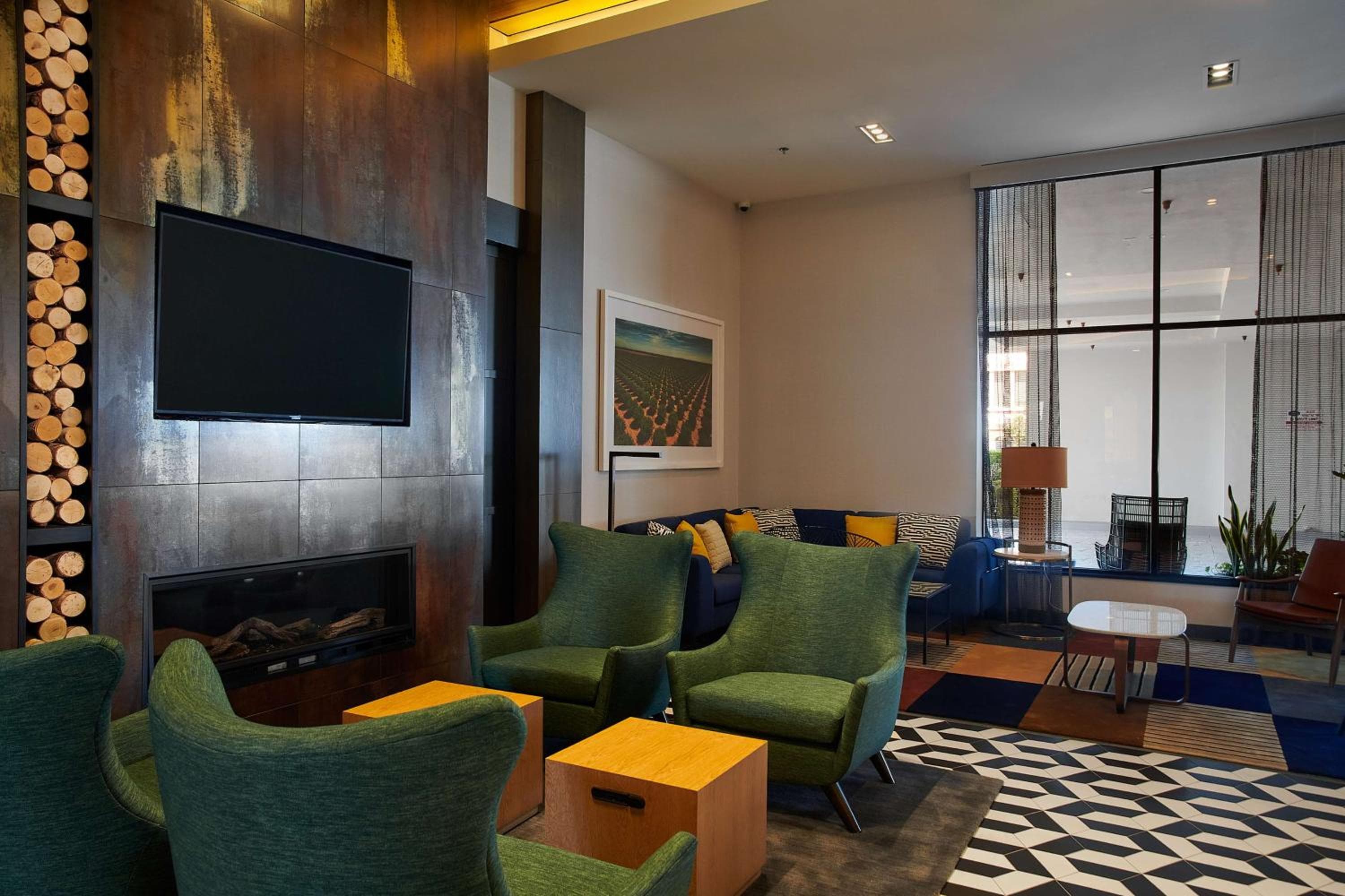 Hampton Inn & Suites Sherman Oaks