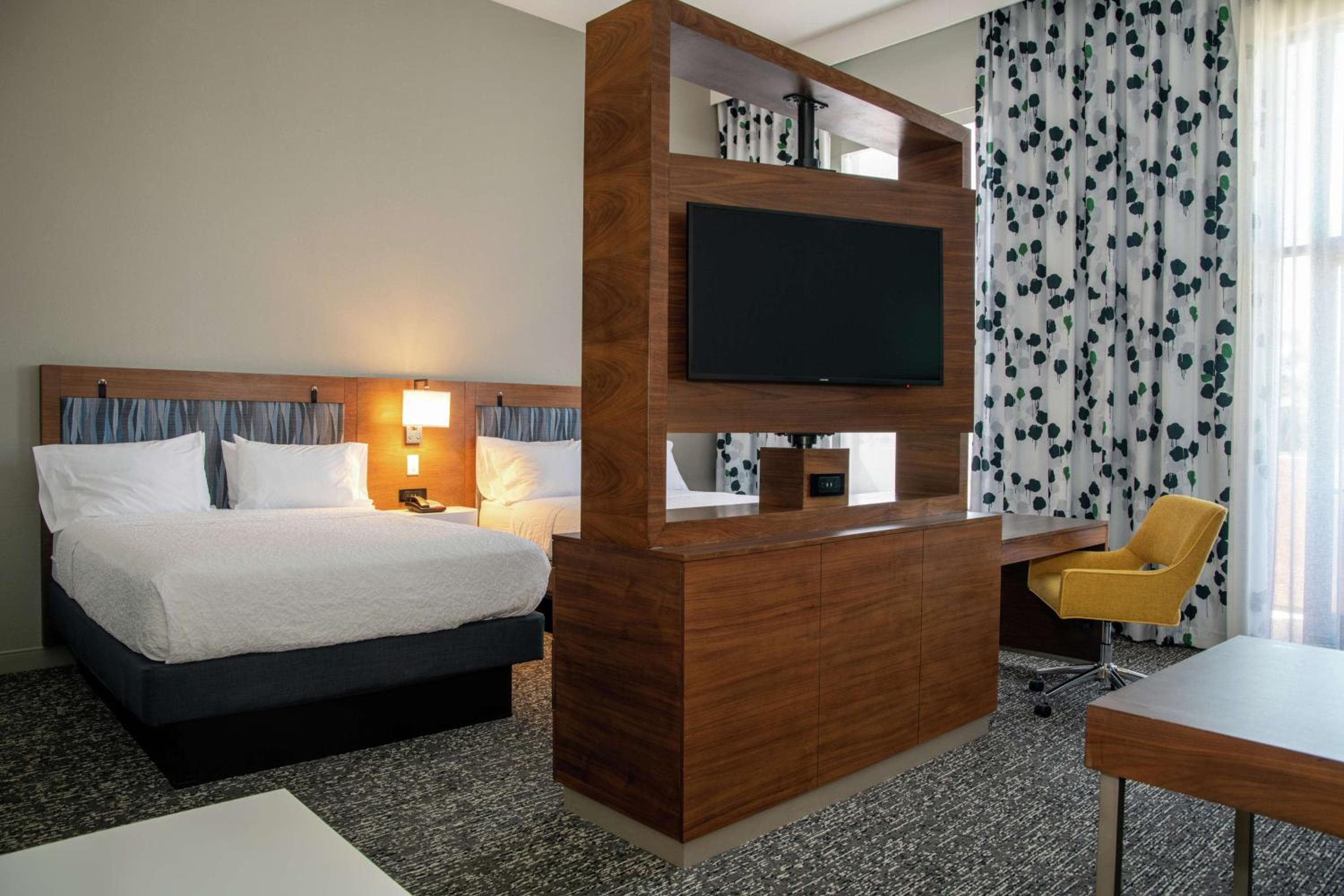 Hampton Inn & Suites Sherman Oaks