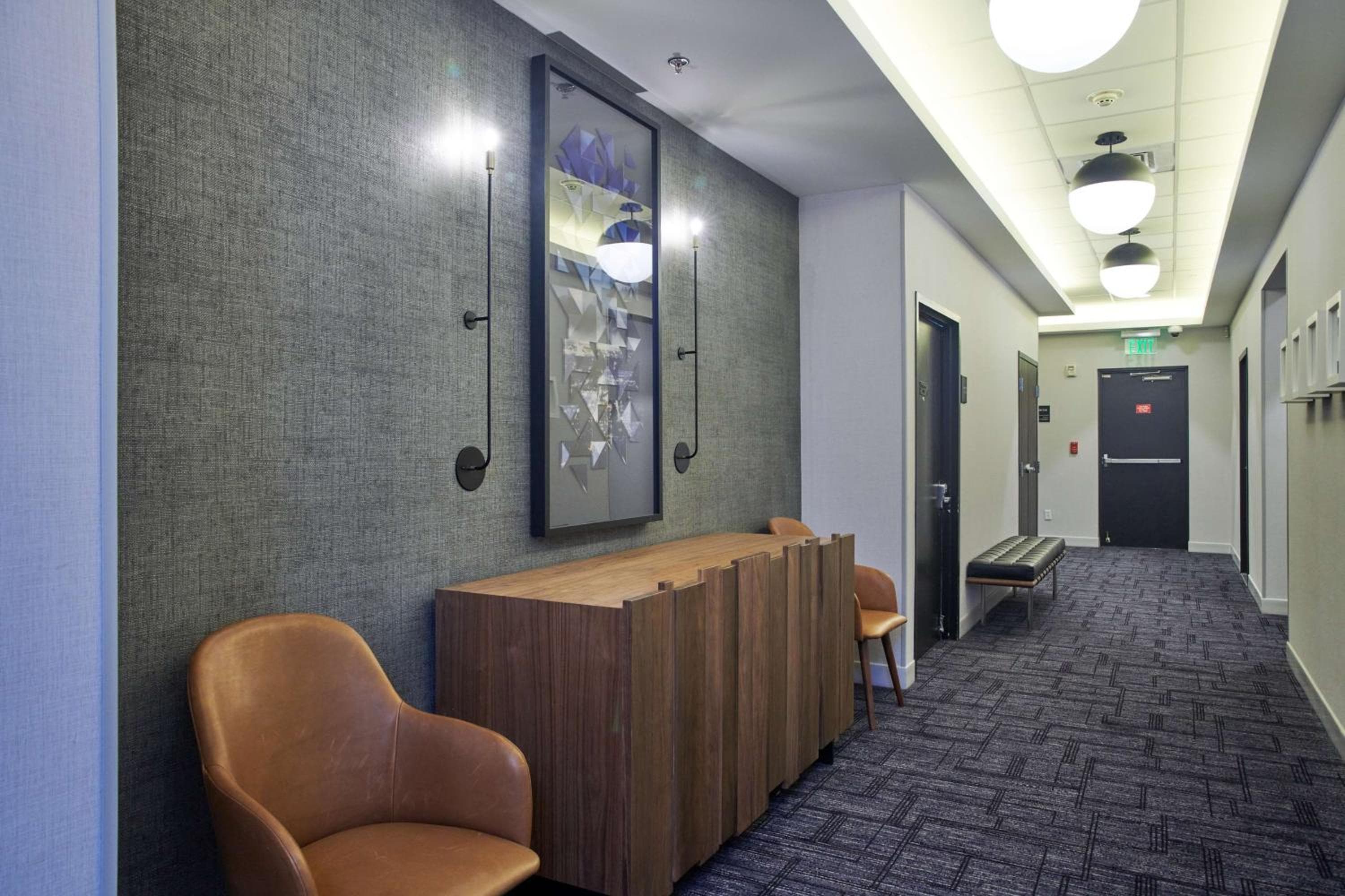 Hampton Inn & Suites Sherman Oaks