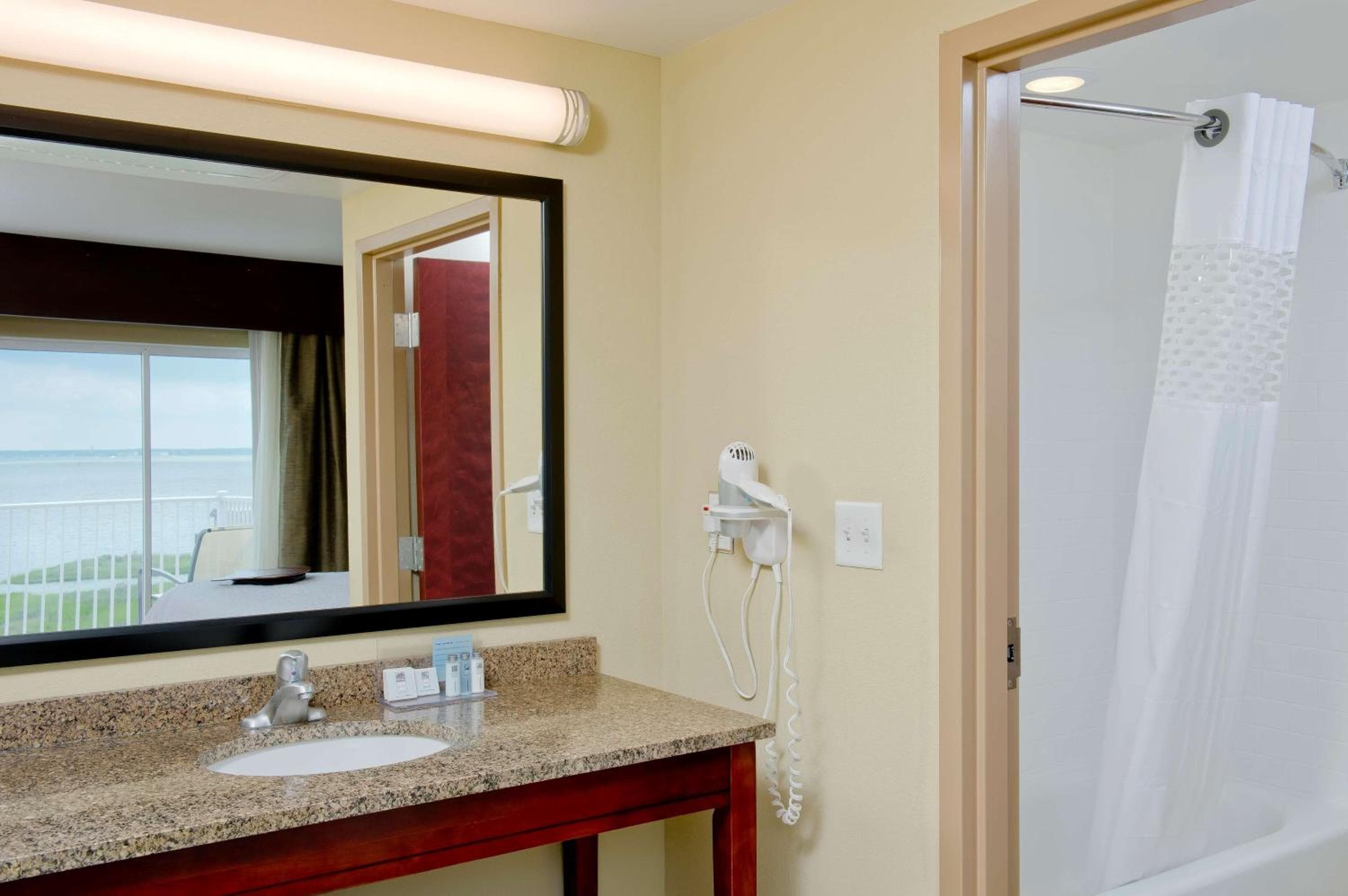 Hampton Inn & Suites Ocean City Bayfront-Convention Center