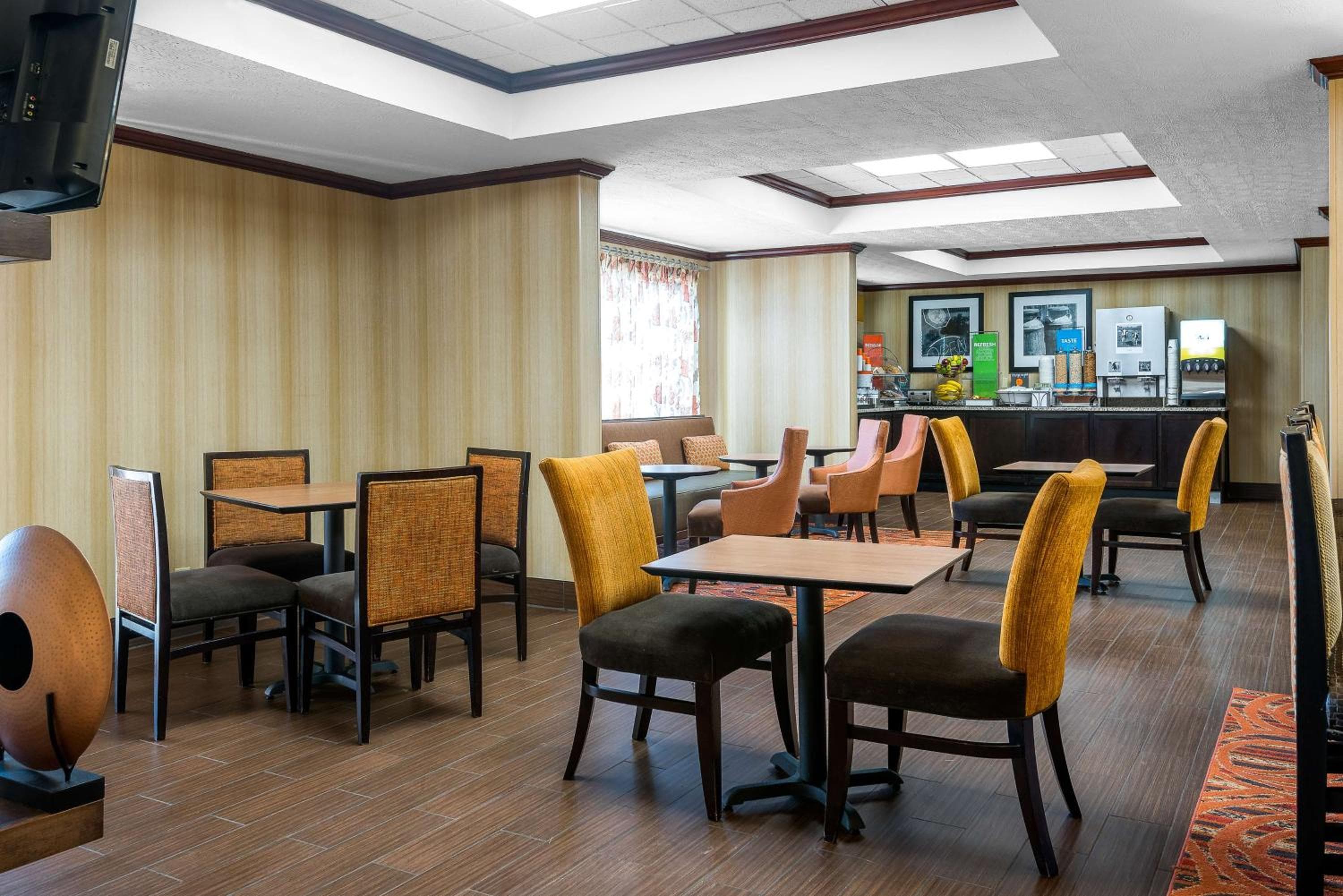 Hampton Inn Parkersburg/Mineral Wells