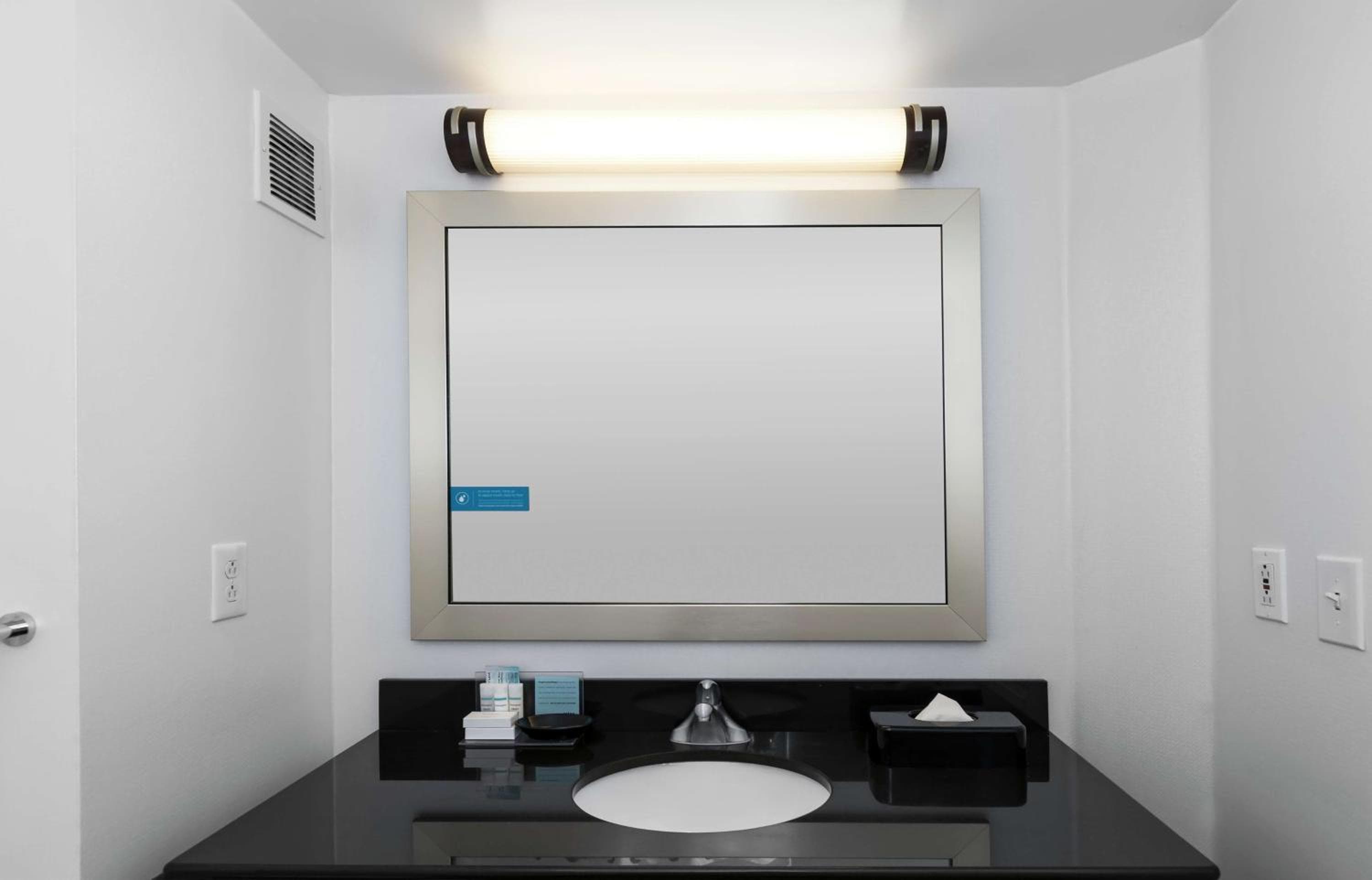 Hampton Inn & Suites Raleigh Cary Lenovo Center