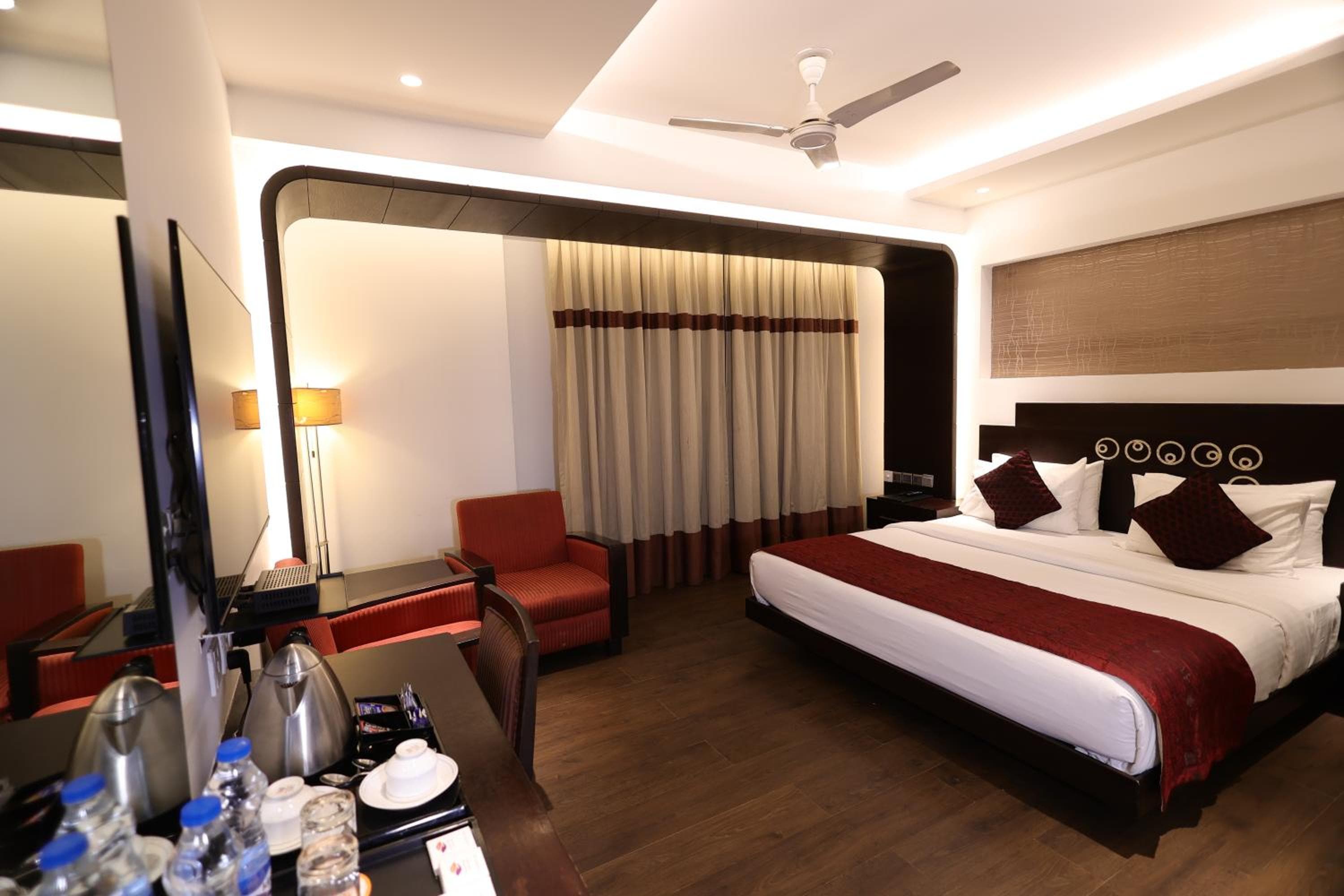 HOTEL GODWIN DELUXE NEAR CONNAUGHT PLACE Offers FREE AIRPORT PICKUP