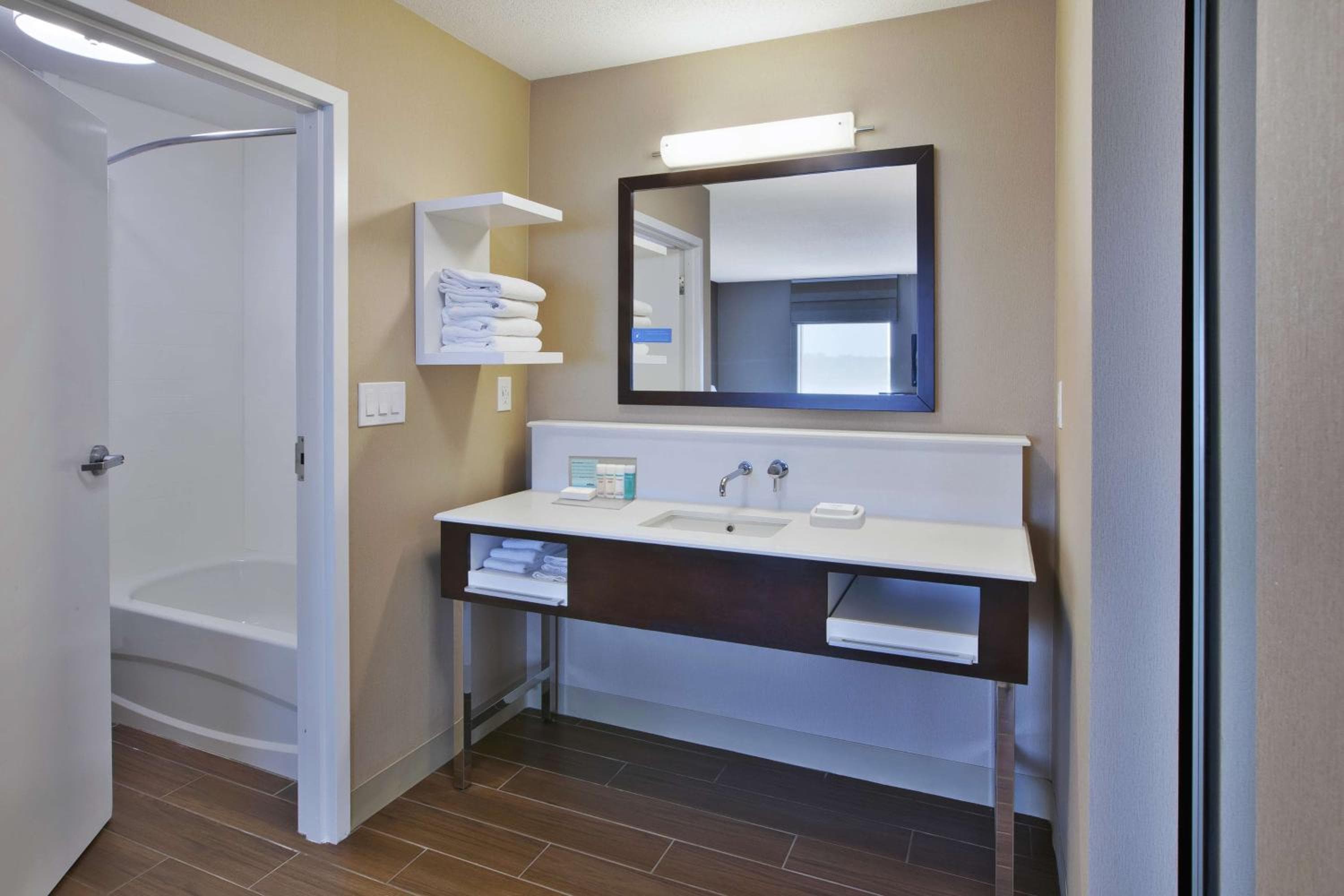 Hampton Inn Commerce/Novi