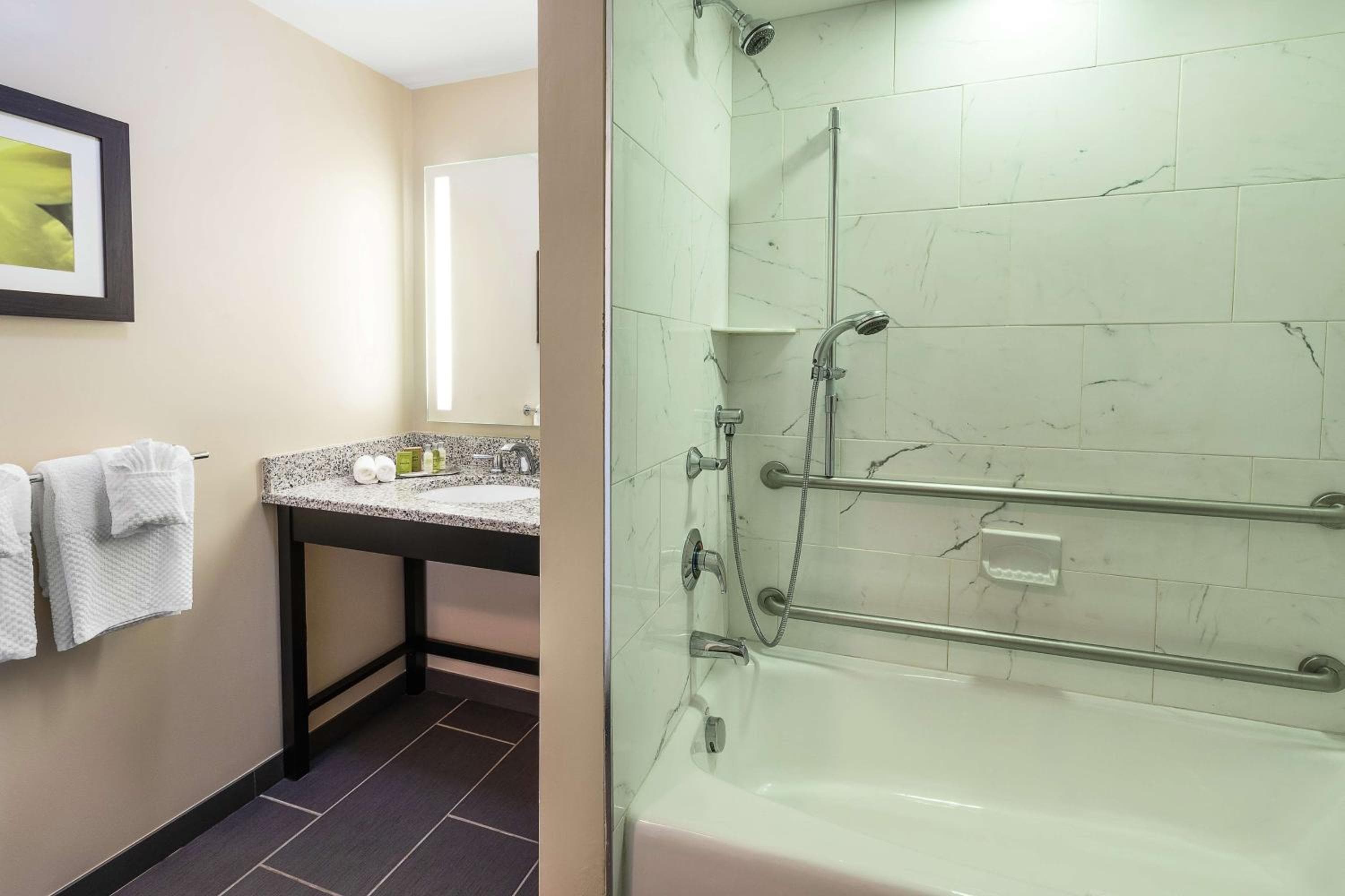 DoubleTree by Hilton Cape Cod - Hyannis
