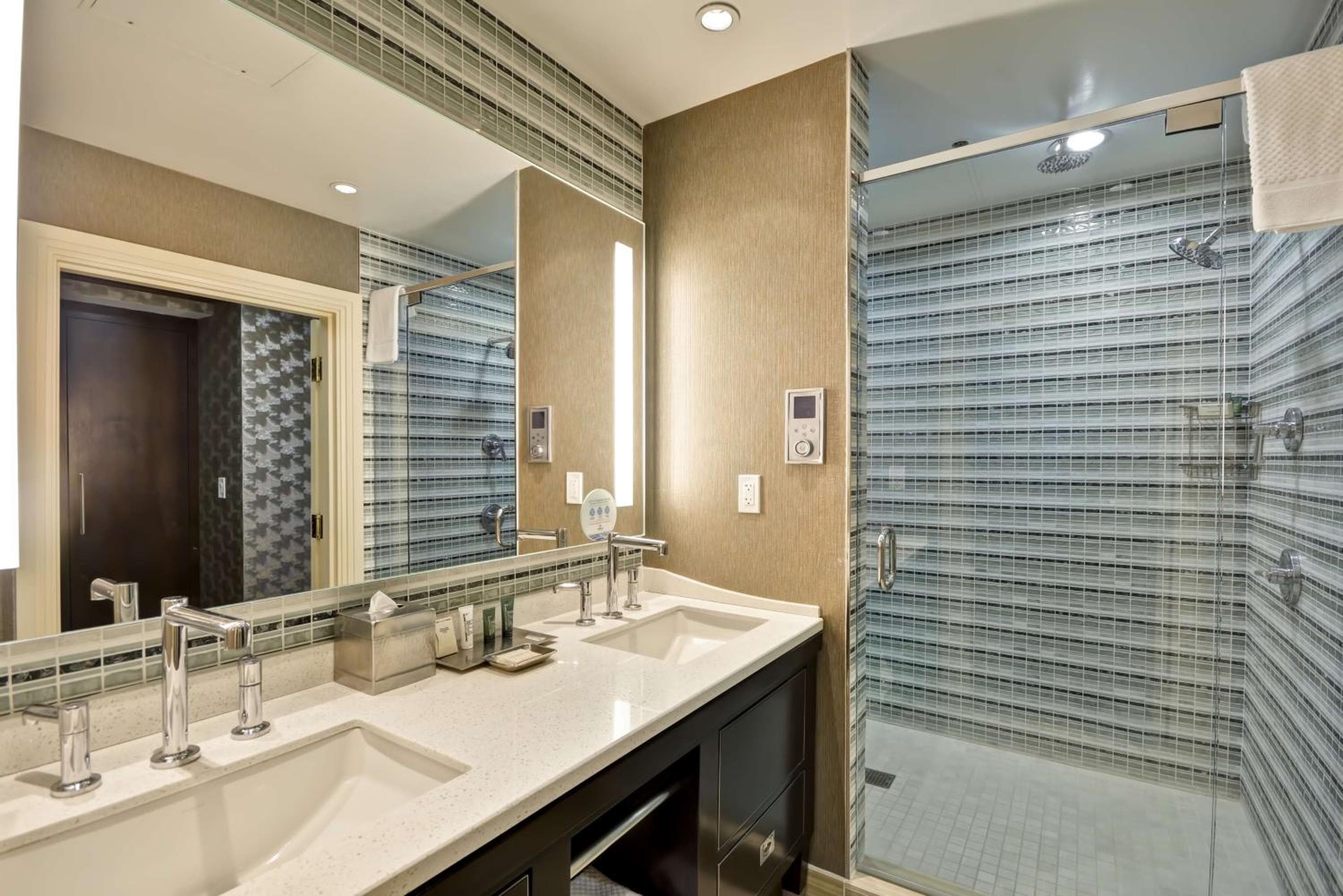 Hilton Checkers Los Angeles