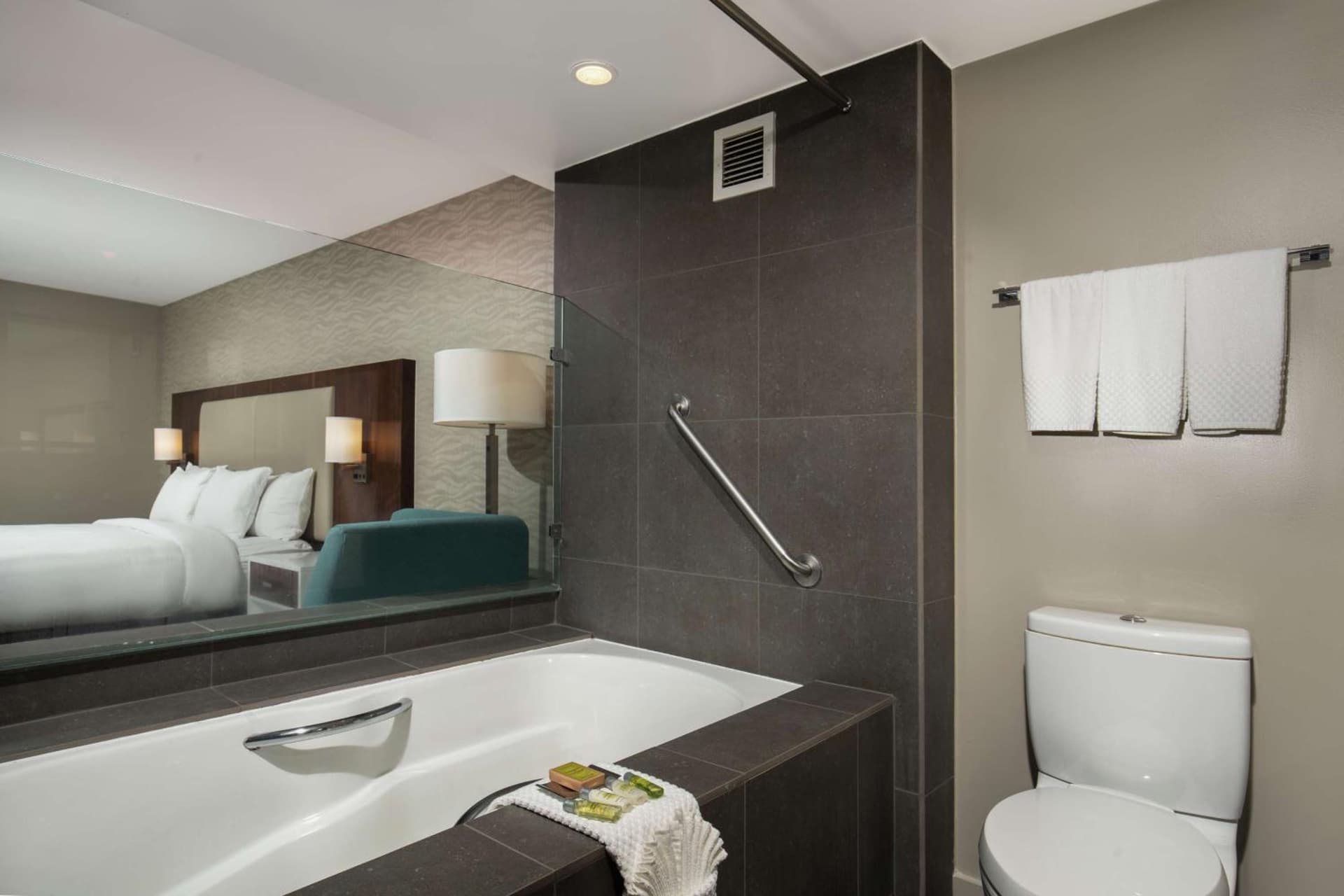 DoubleTree by Hilton Monrovia - Pasadena Area