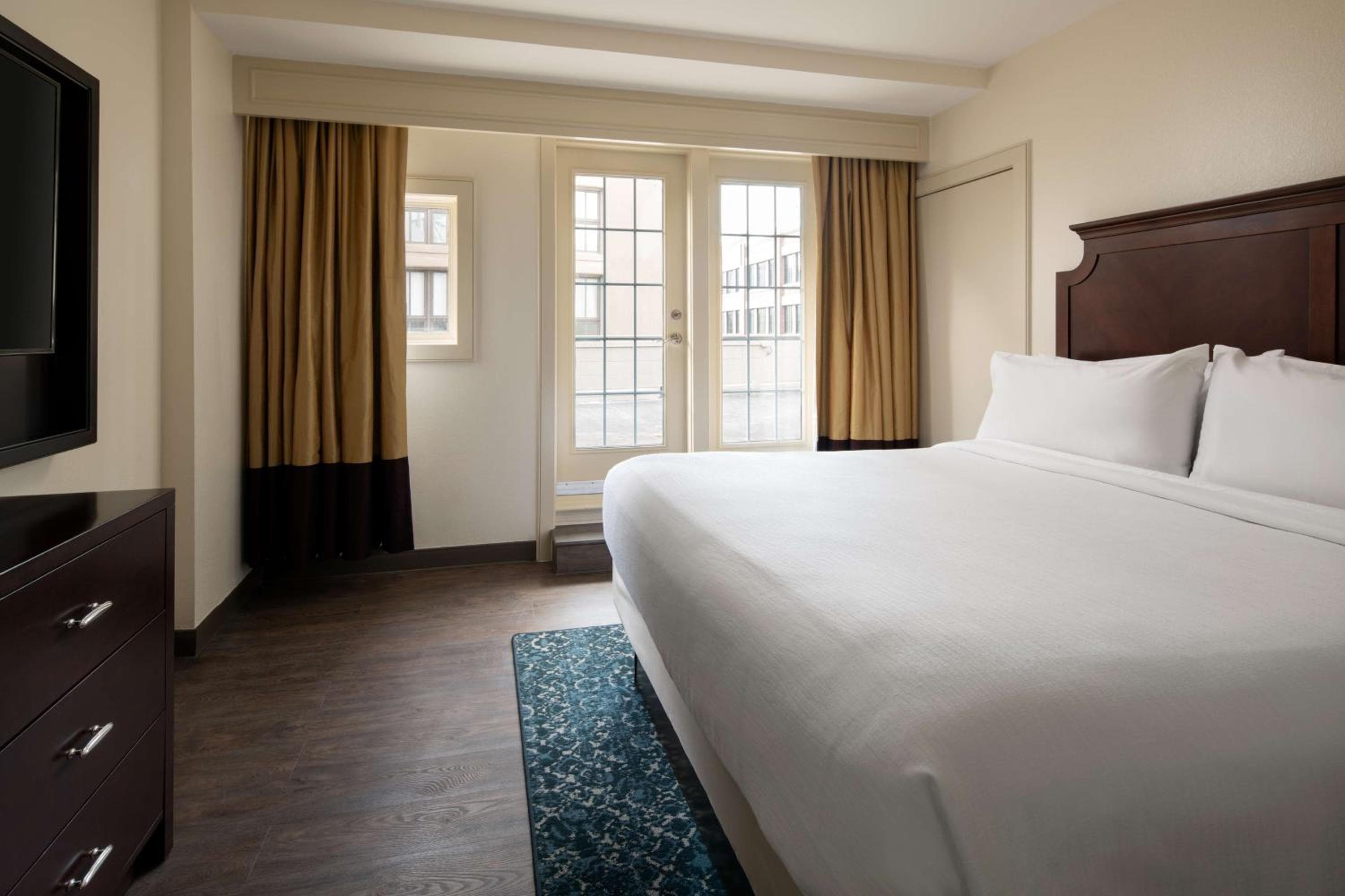Embassy Suites by Hilton New Orleans Convention Center