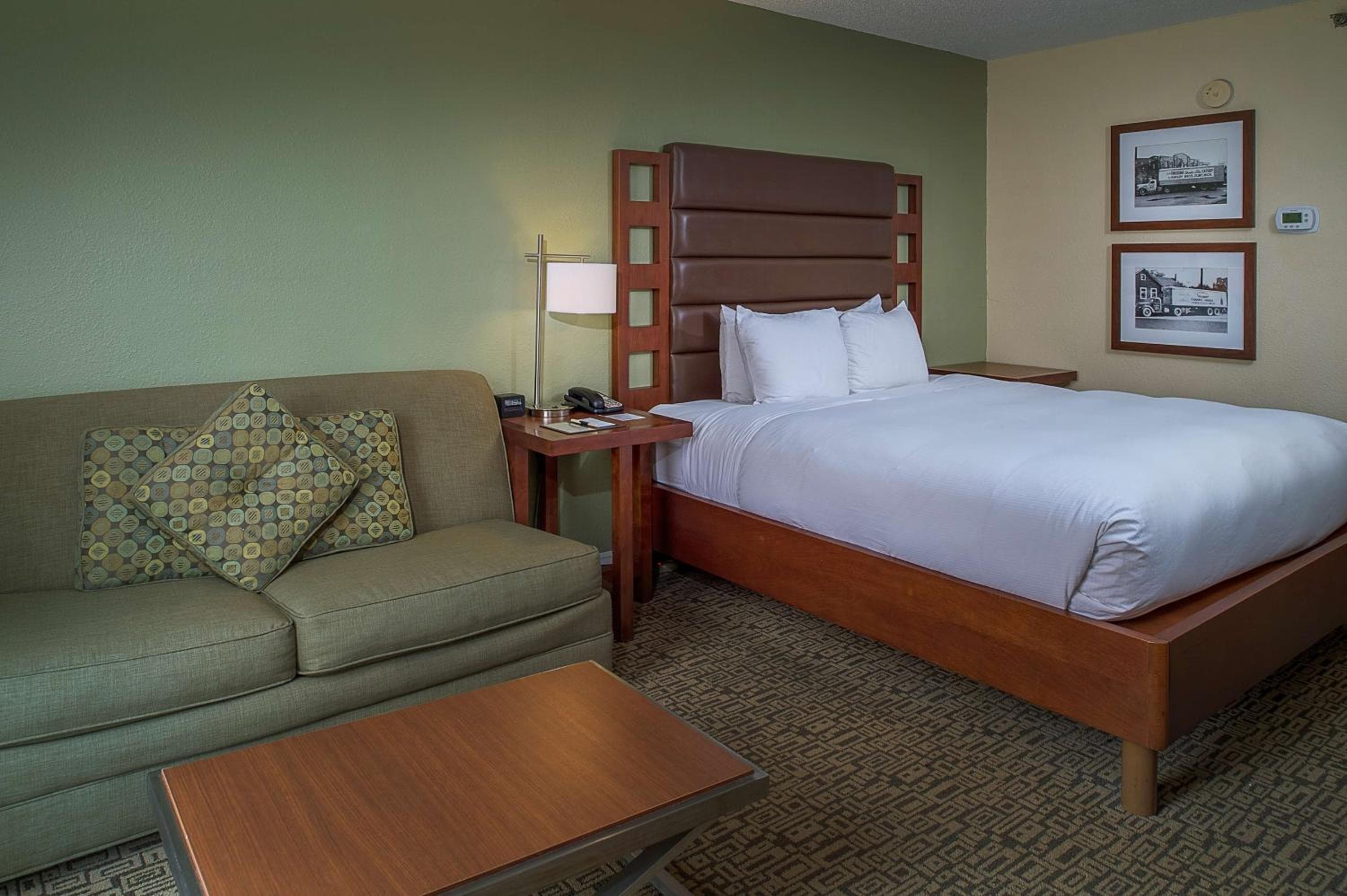 DoubleTree by Hilton Collinsville/St.Louis