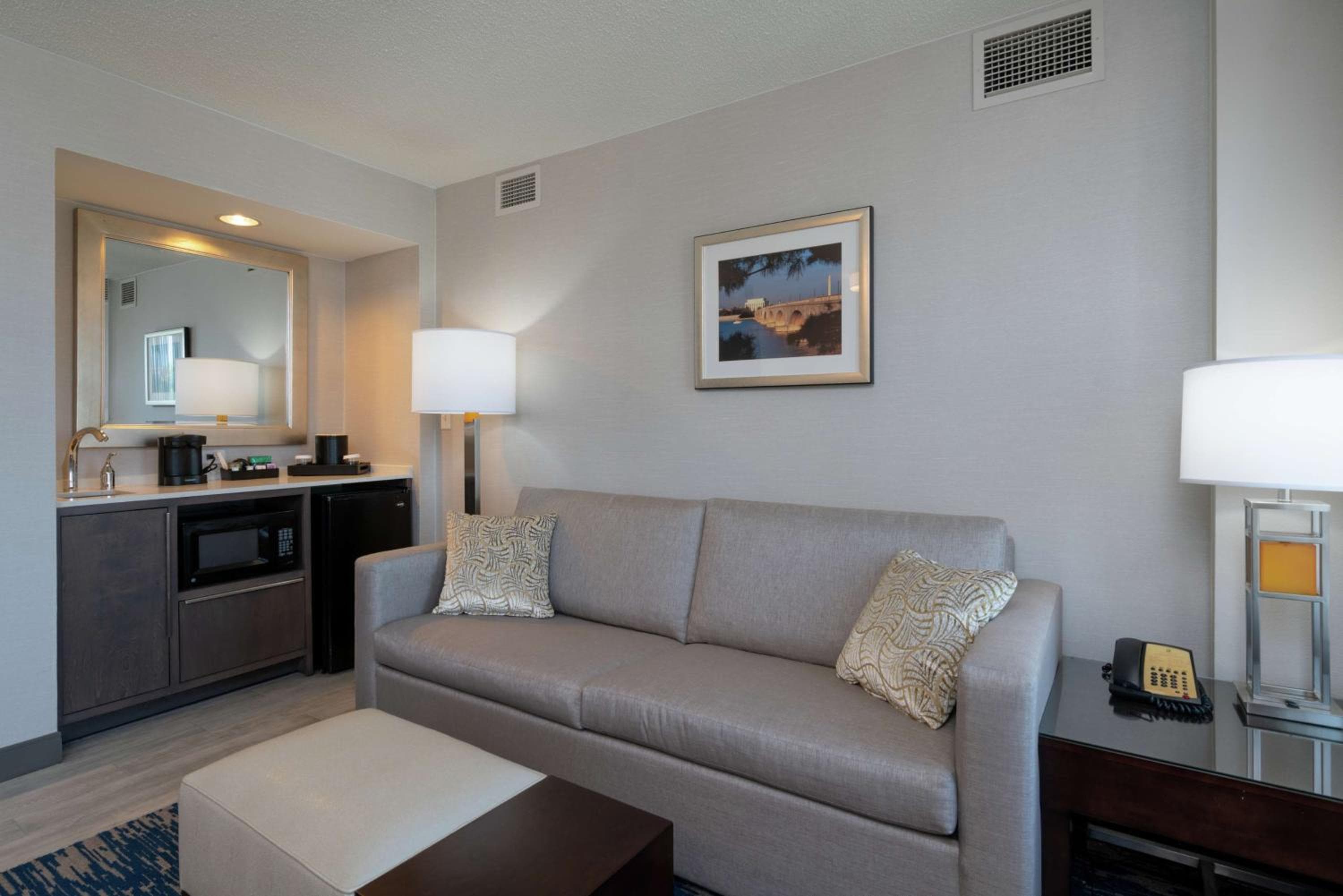 Embassy Suites by Hilton Alexandria Old Town