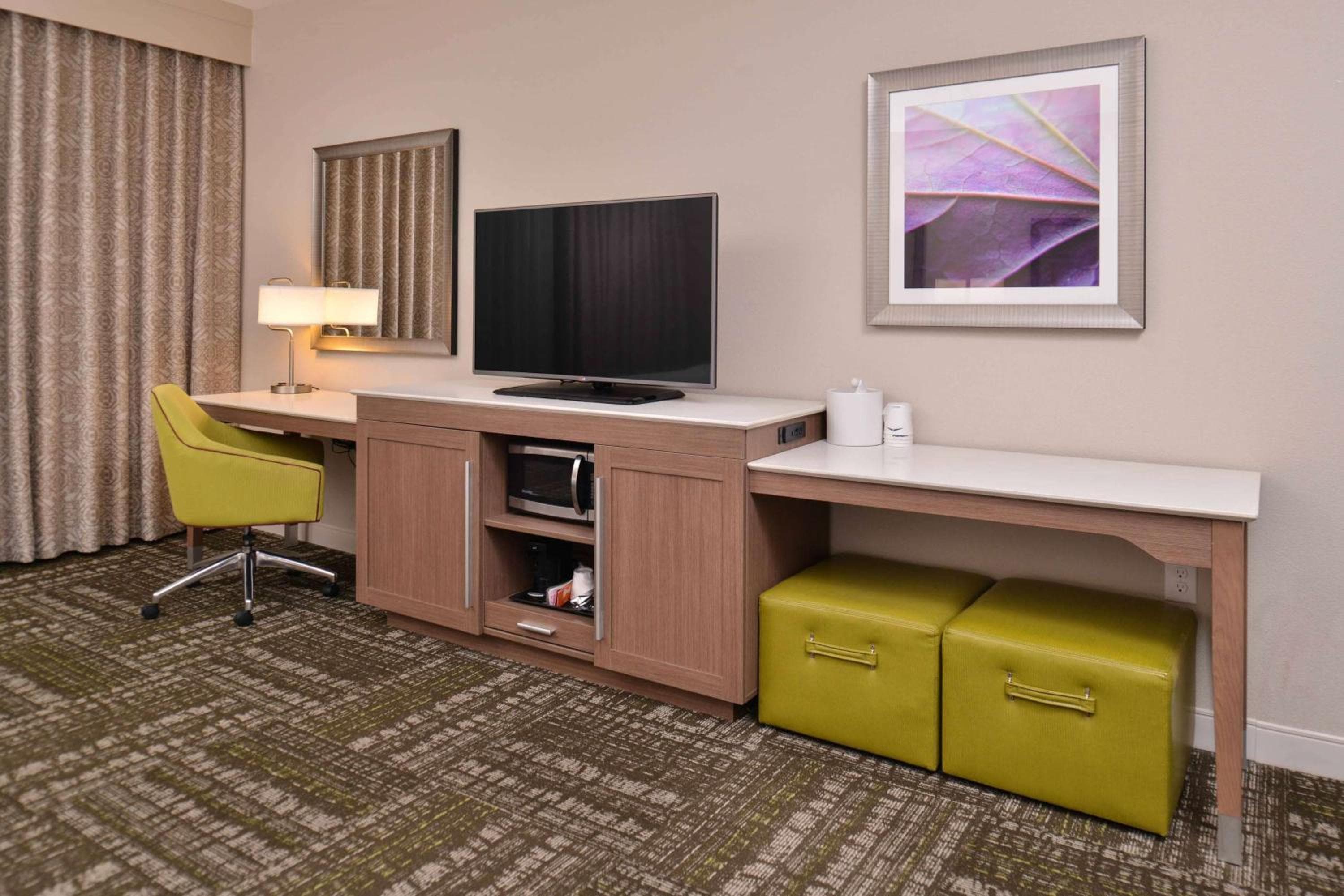 Hampton Inn & Suites Dallas Market Center