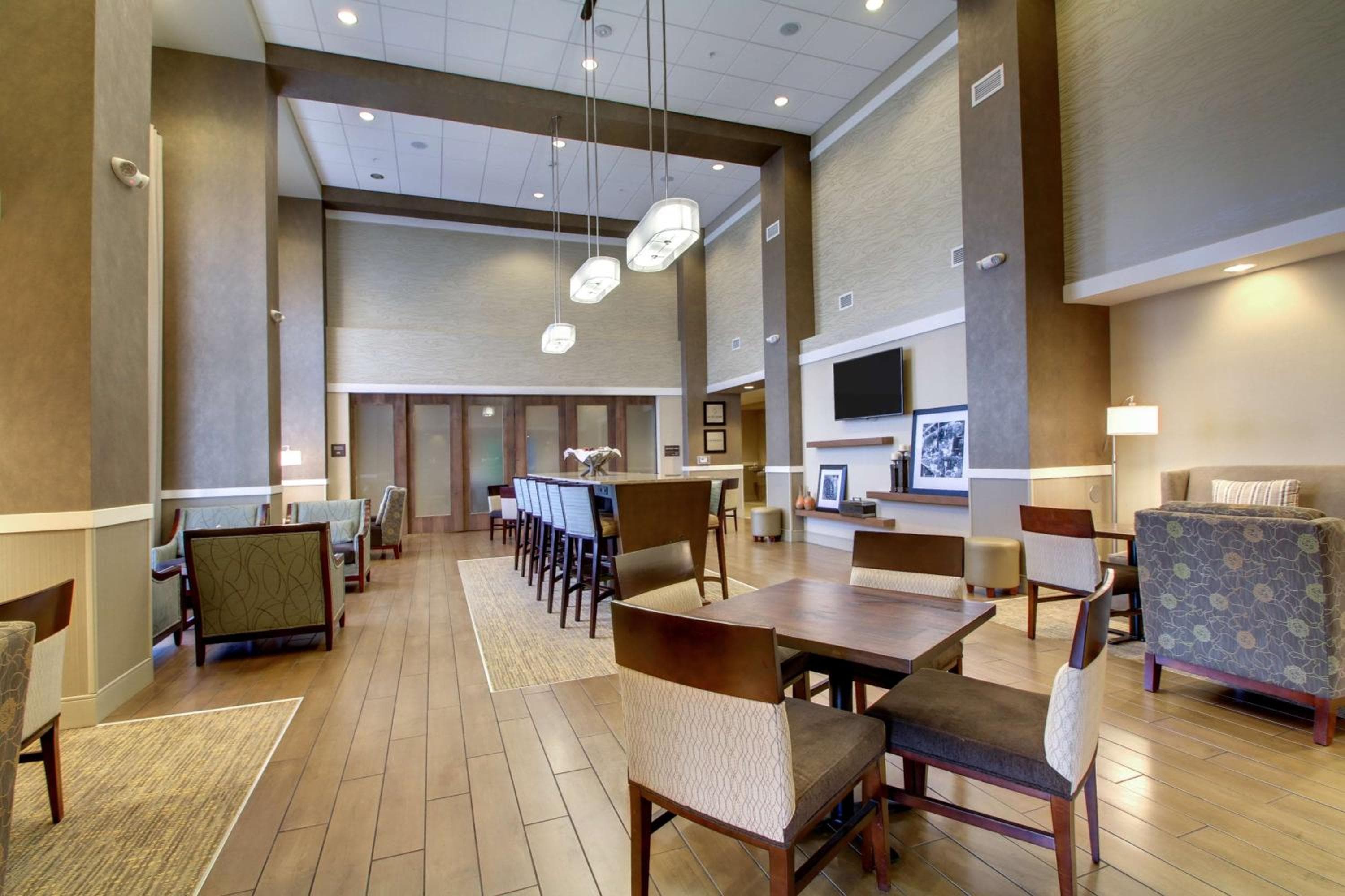 Hampton Inn & Suites Milwaukee West