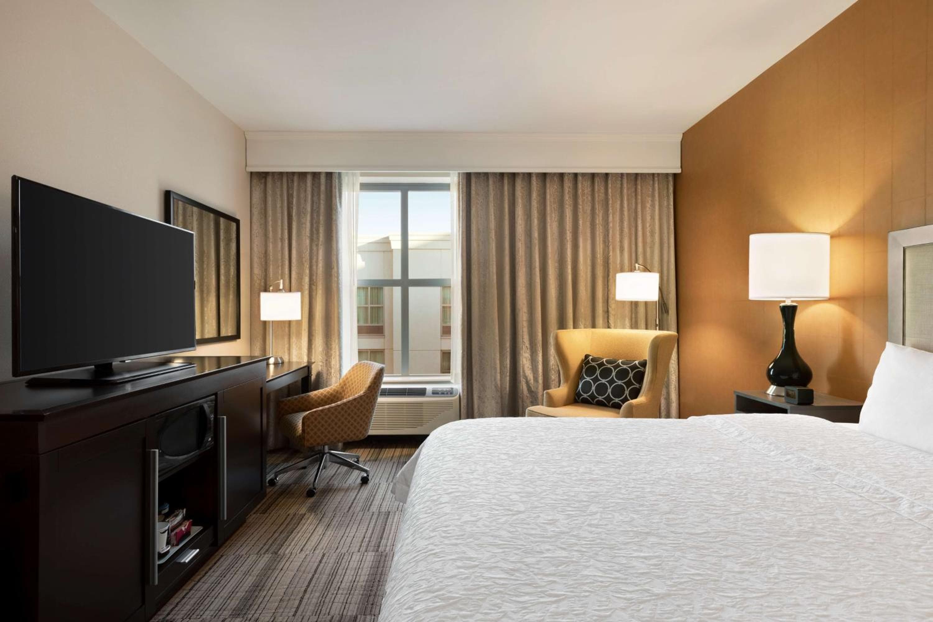 Hampton Inn & Suites - Roanoke-Downtown, VA