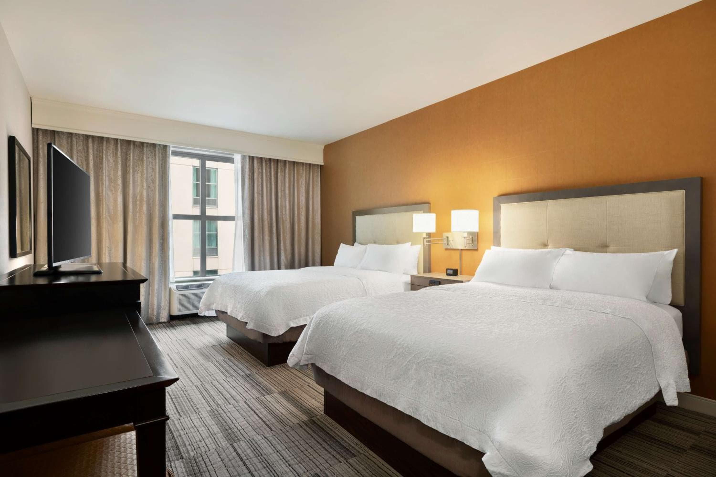 Hampton Inn & Suites - Roanoke-Downtown, VA