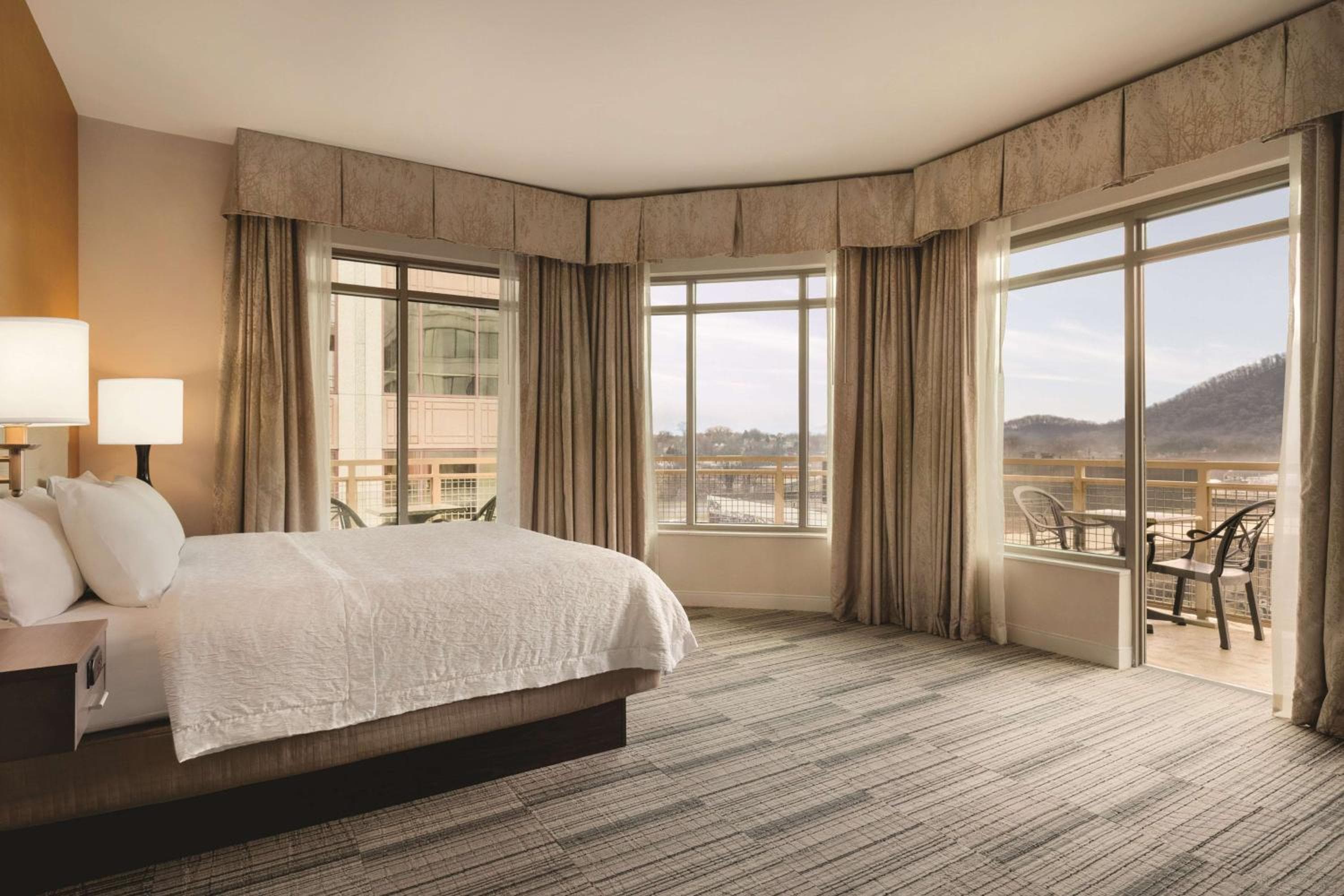 Hampton Inn & Suites - Roanoke-Downtown, VA