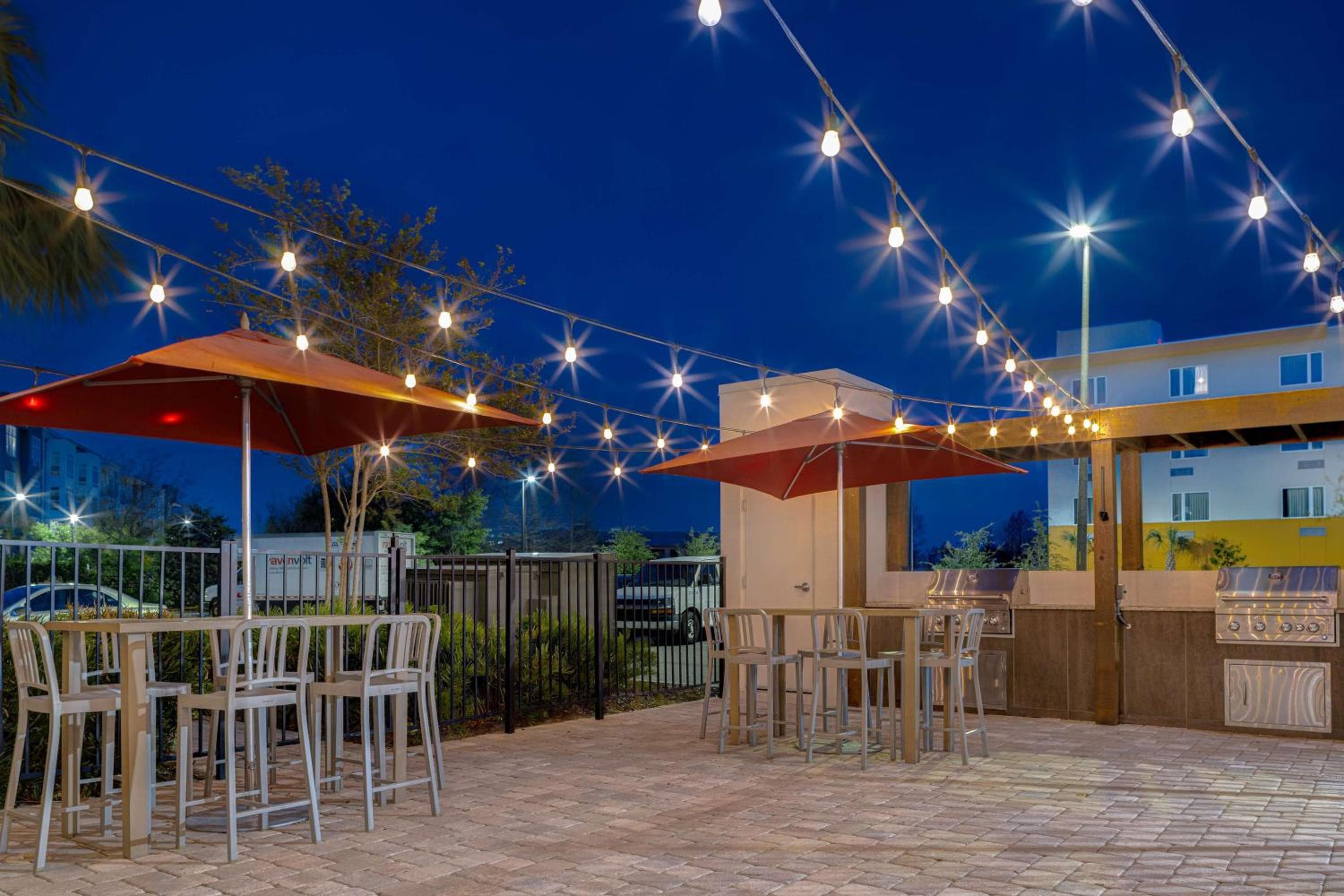 Home2 Suites by Hilton Orlando International Drive South - Free Shuttle to Theme Parks