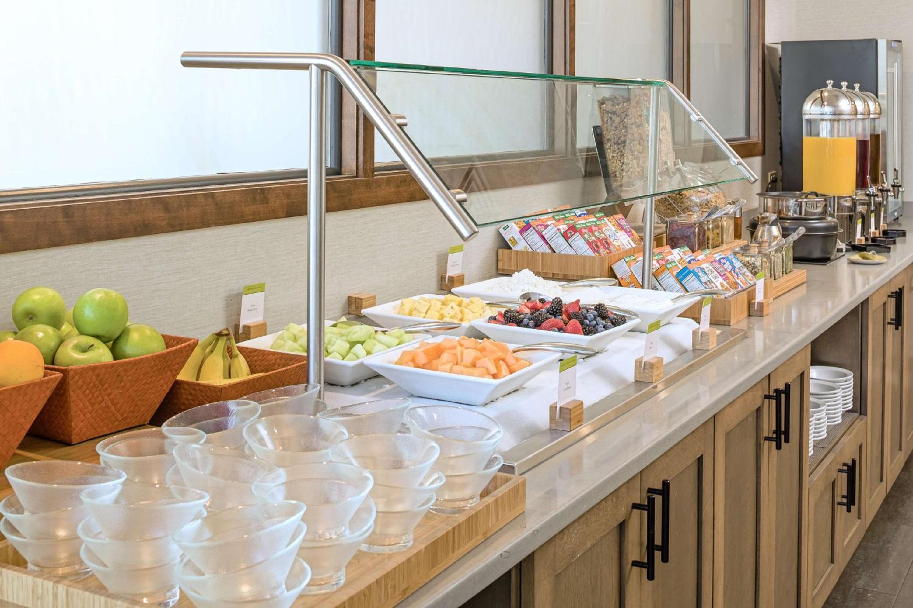 DoubleTree by Hilton Boston-Rockland