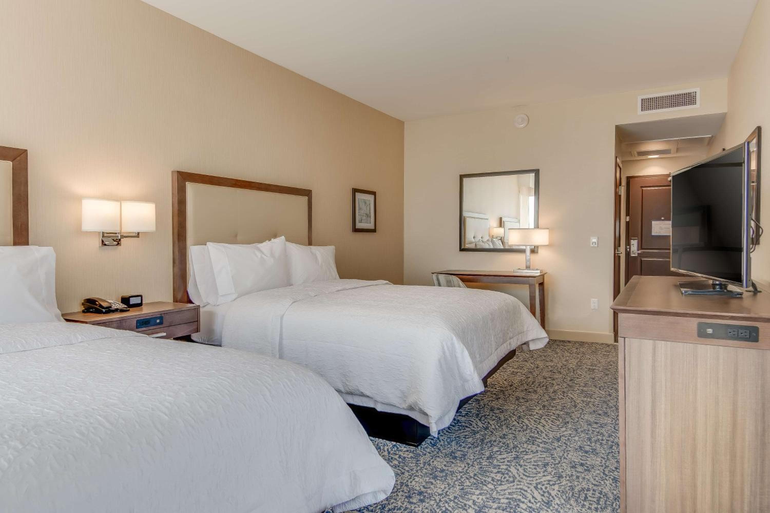 Hampton Inn & Suites Los Angeles - Glendale
