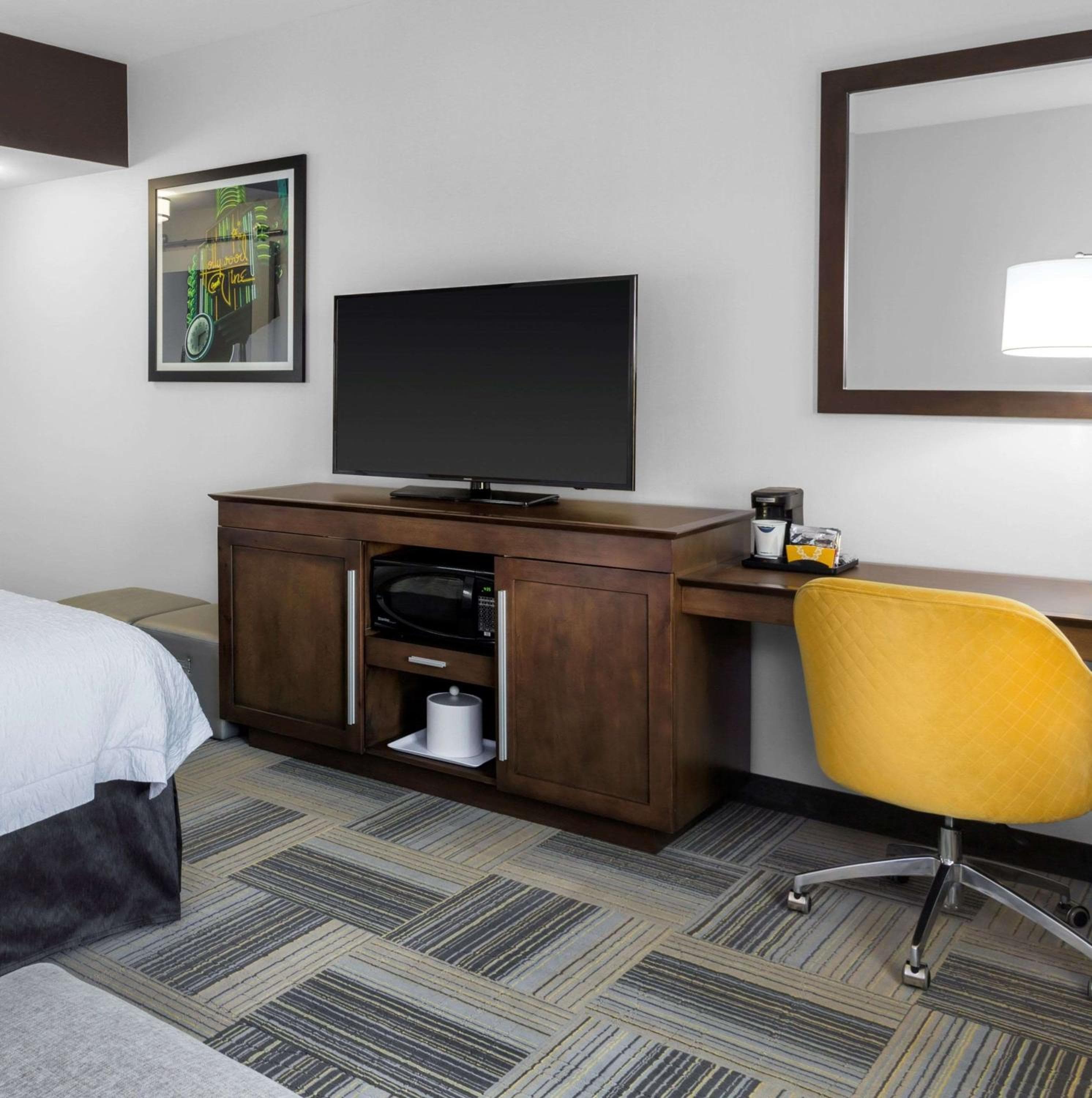 Hampton Inn & Suites Los Angeles/Hollywood, CA