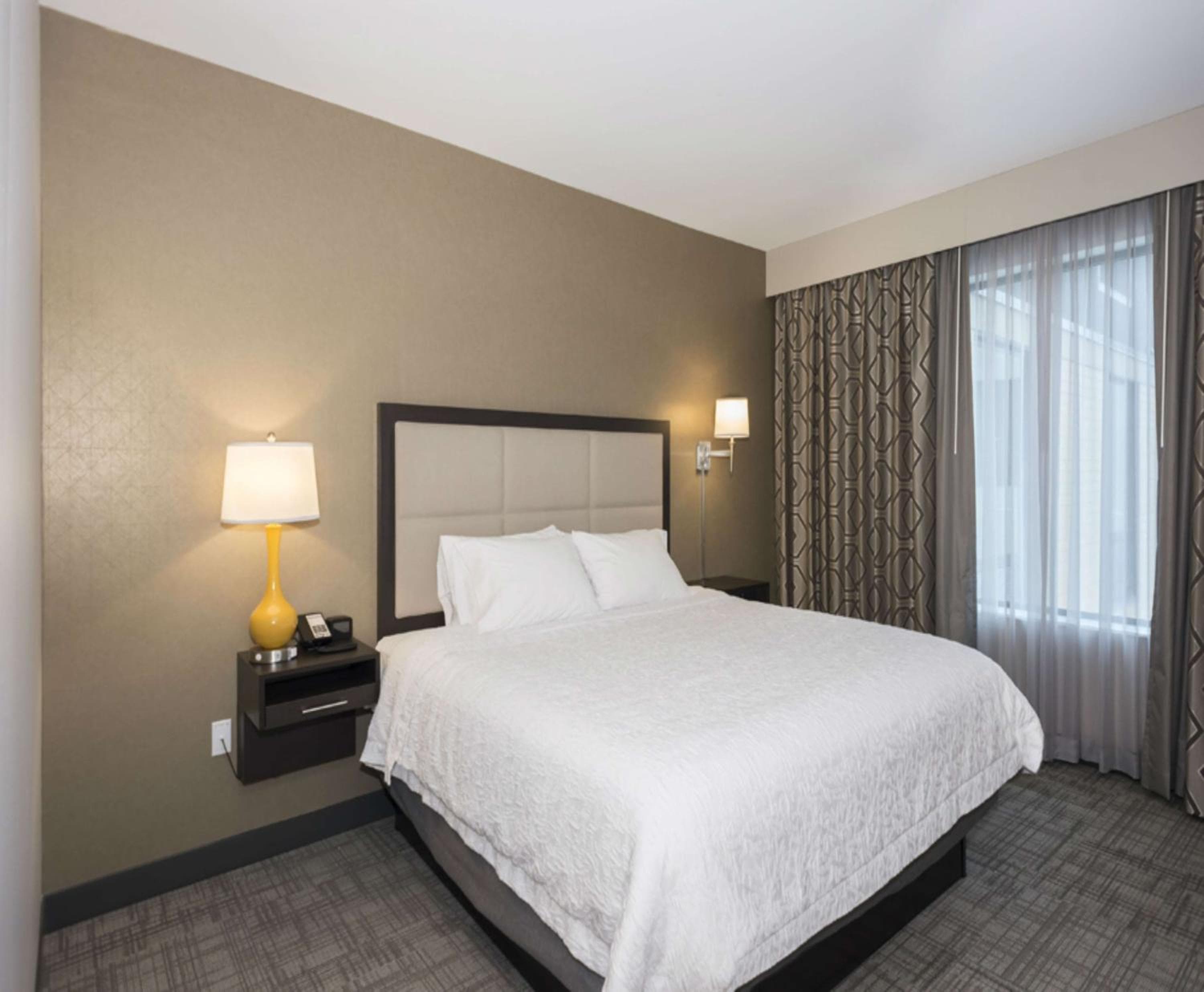 Hampton Inn and Suites Minneapolis University Area, MN