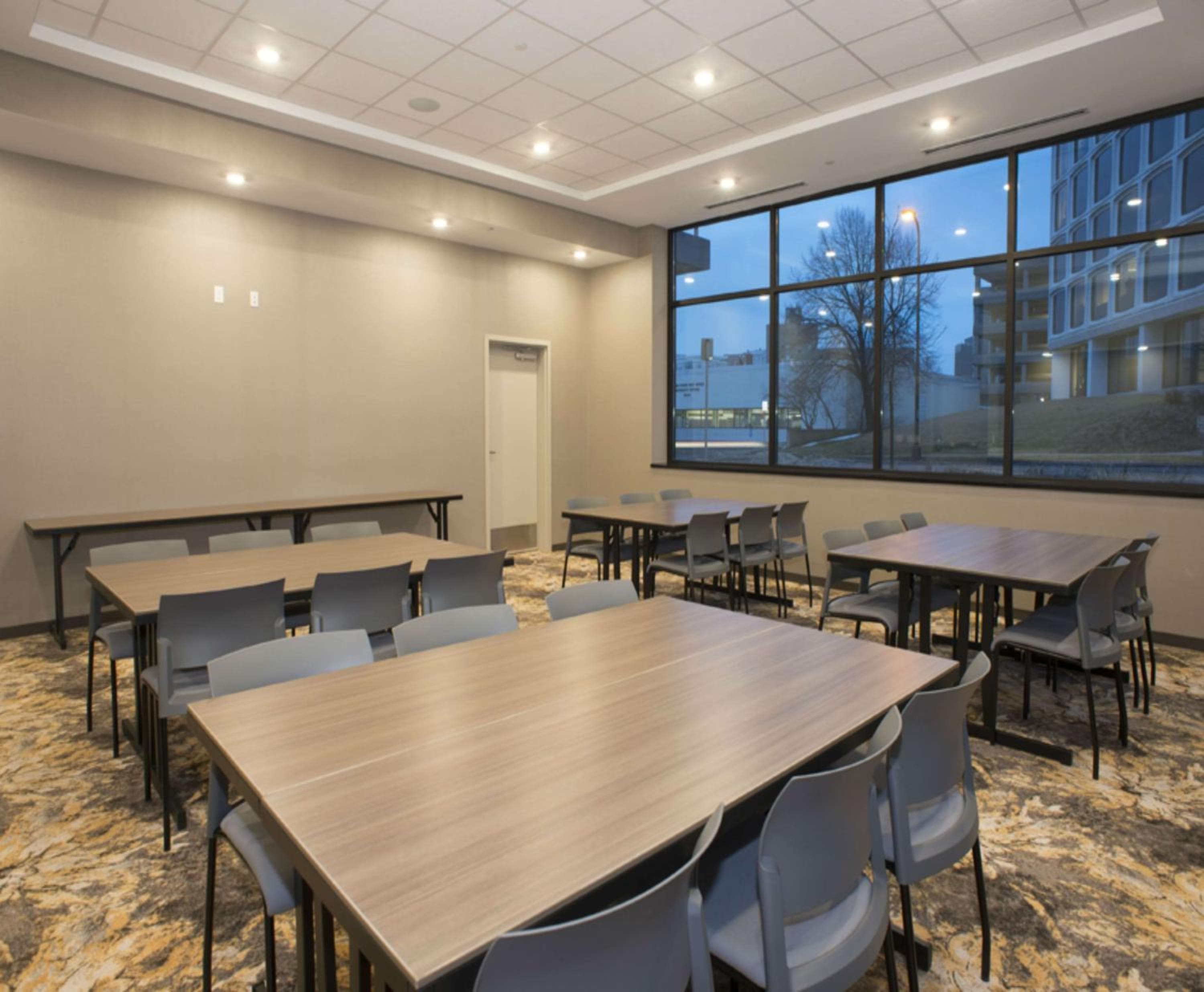 Hampton Inn and Suites Minneapolis University Area, MN