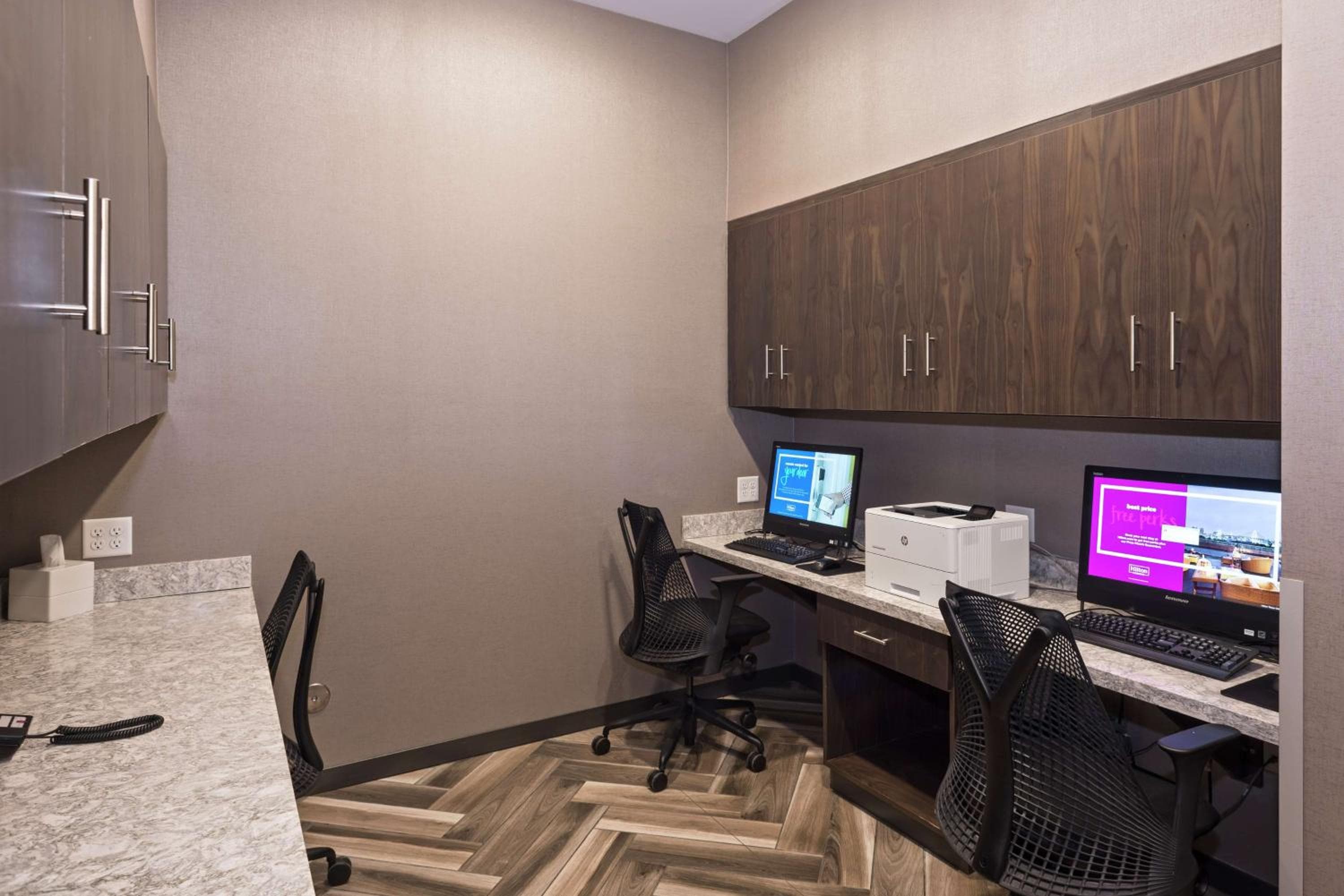 Hampton Inn and Suites Minneapolis University Area, MN