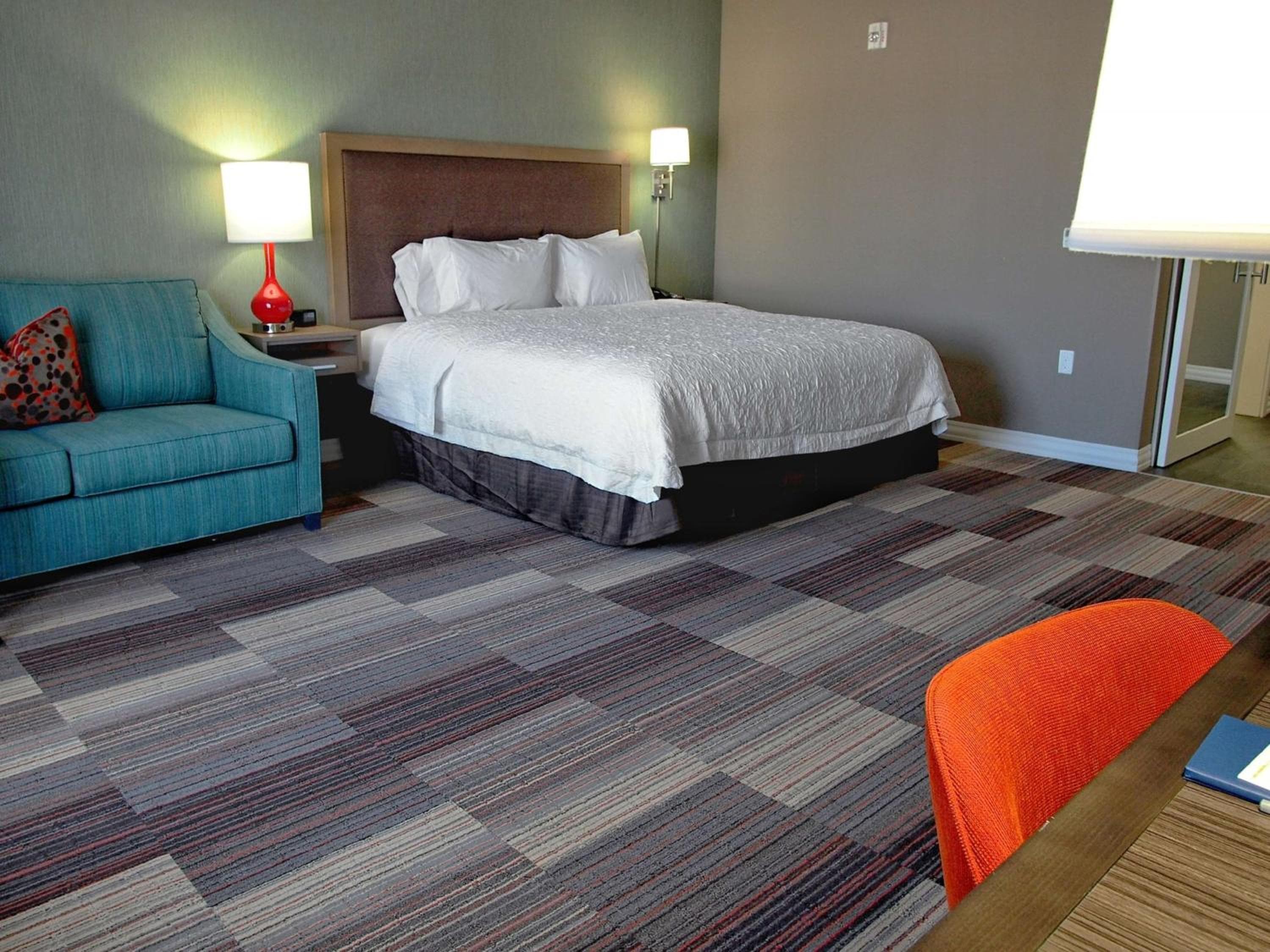 Hampton Inn & Suites-Moore