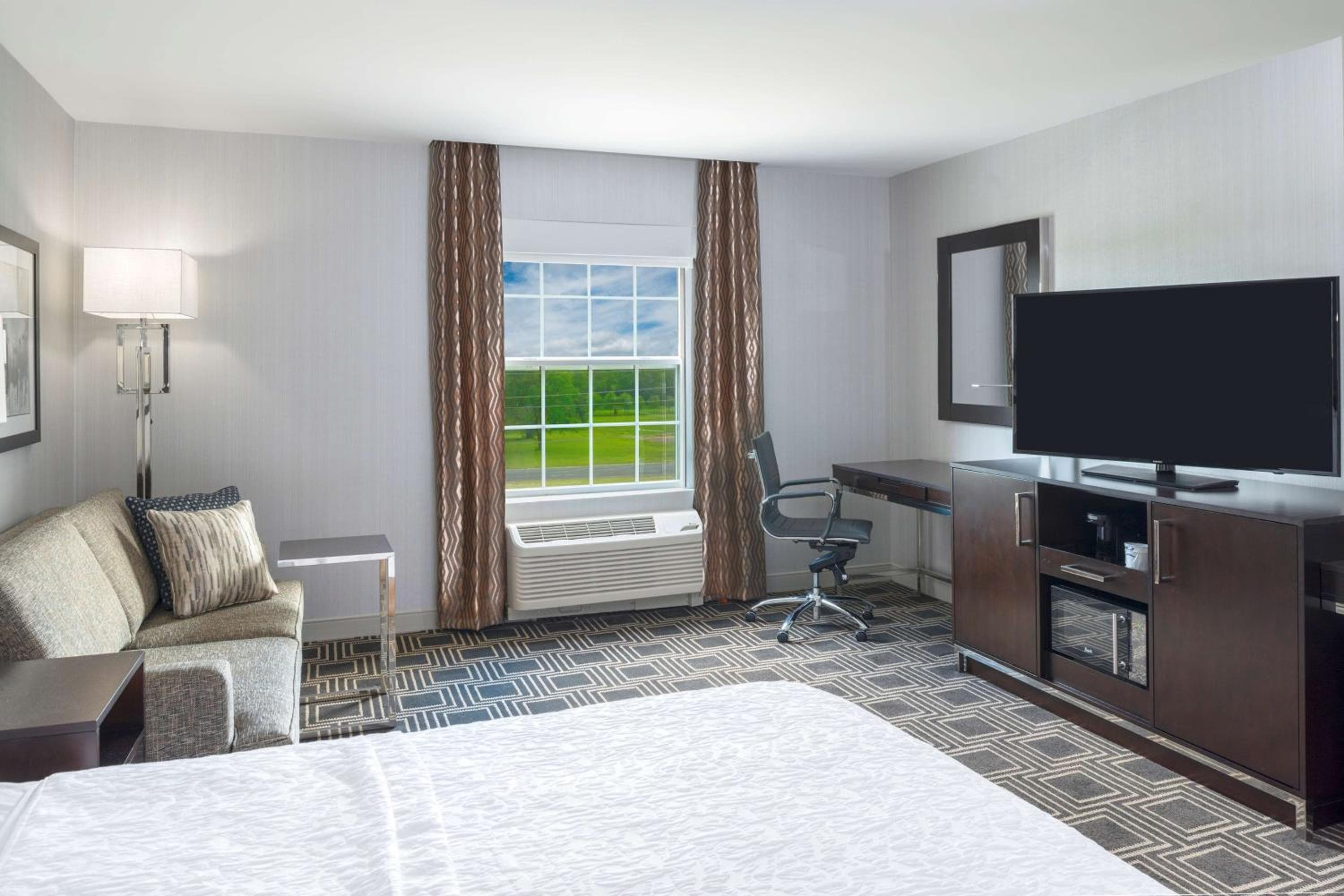 Hampton Inn & Suites Bridgewater, NJ