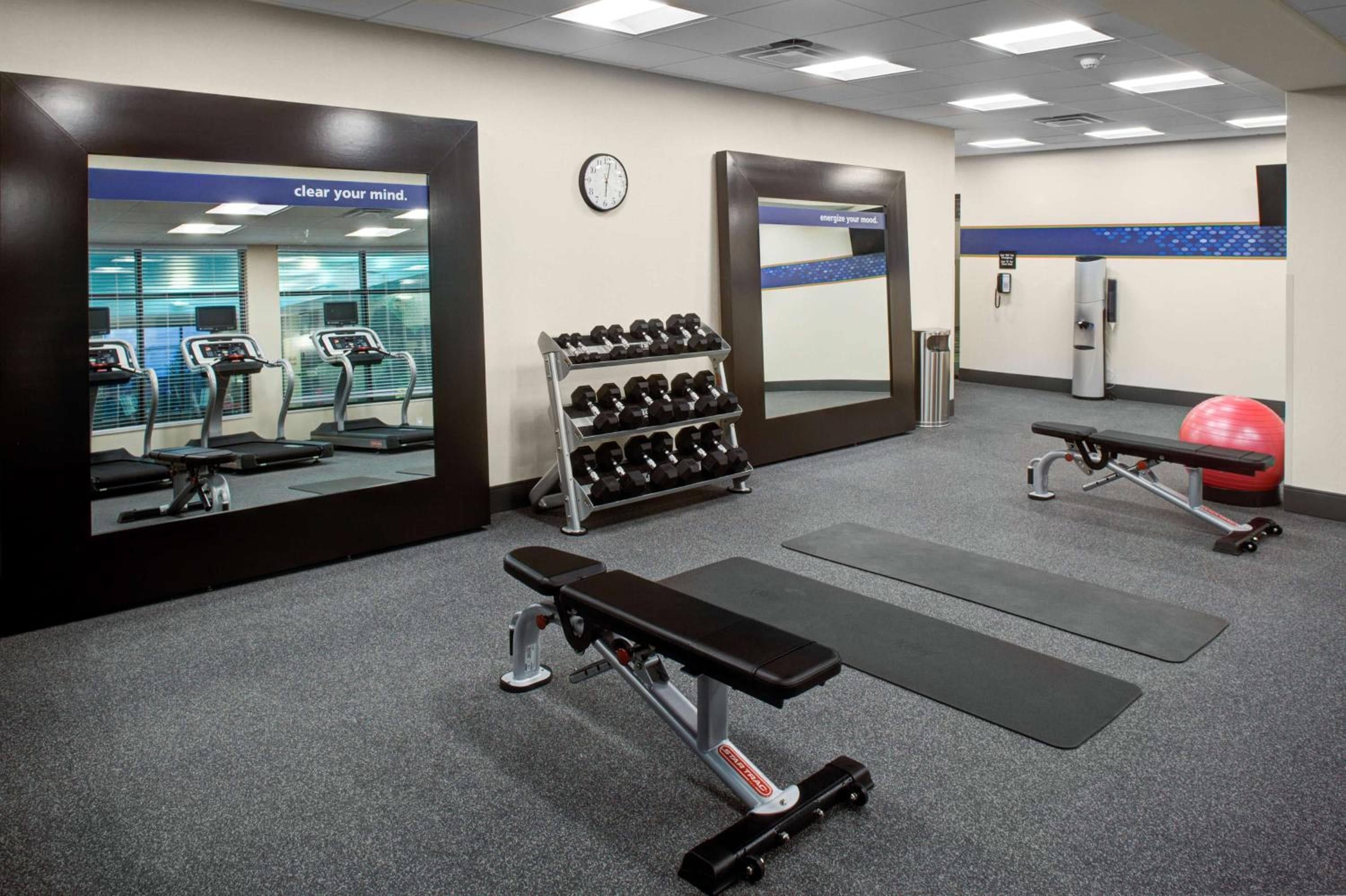 Hampton Inn & Suites Syracuse North Airport Area