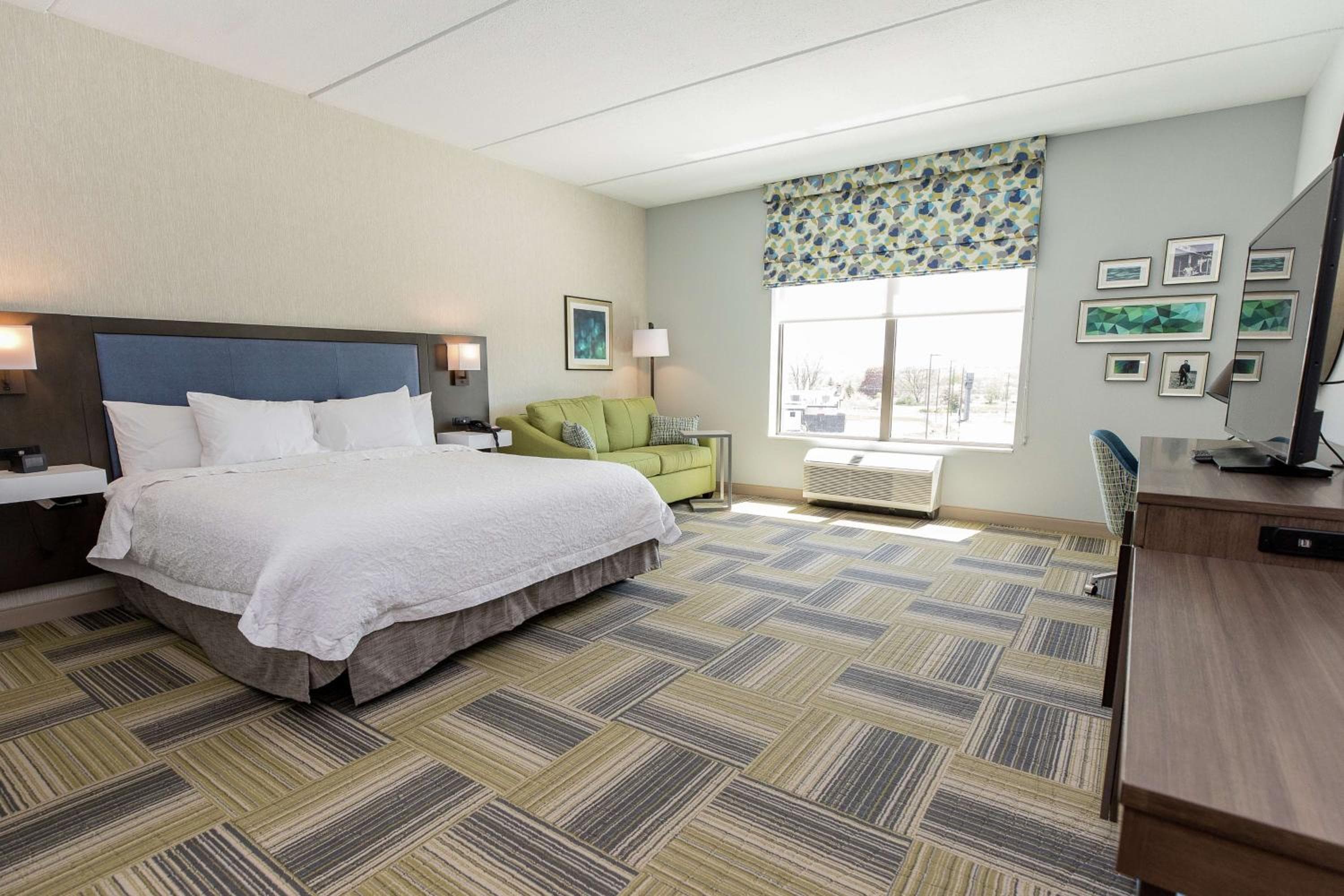 Hampton Inn & Suites Syracuse North Airport Area