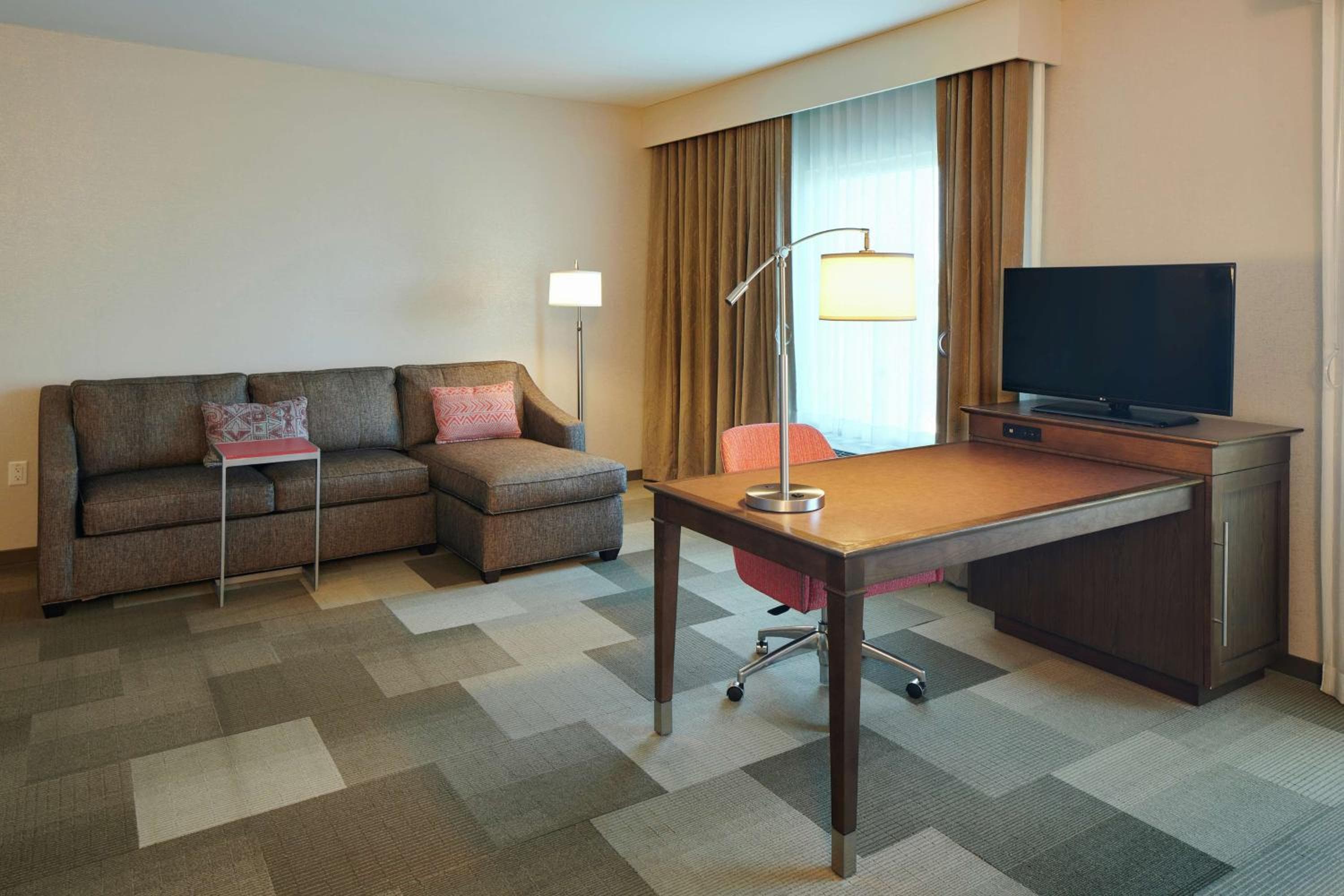 Hampton Inn & Suites Oahu Kapolei - FREE Parking - No Resort Fee