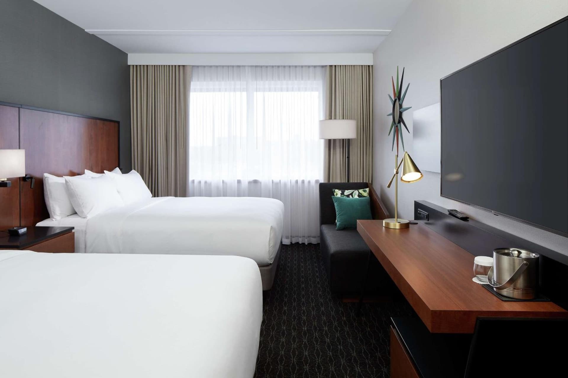 Doubletree By Hilton Montreal Airport