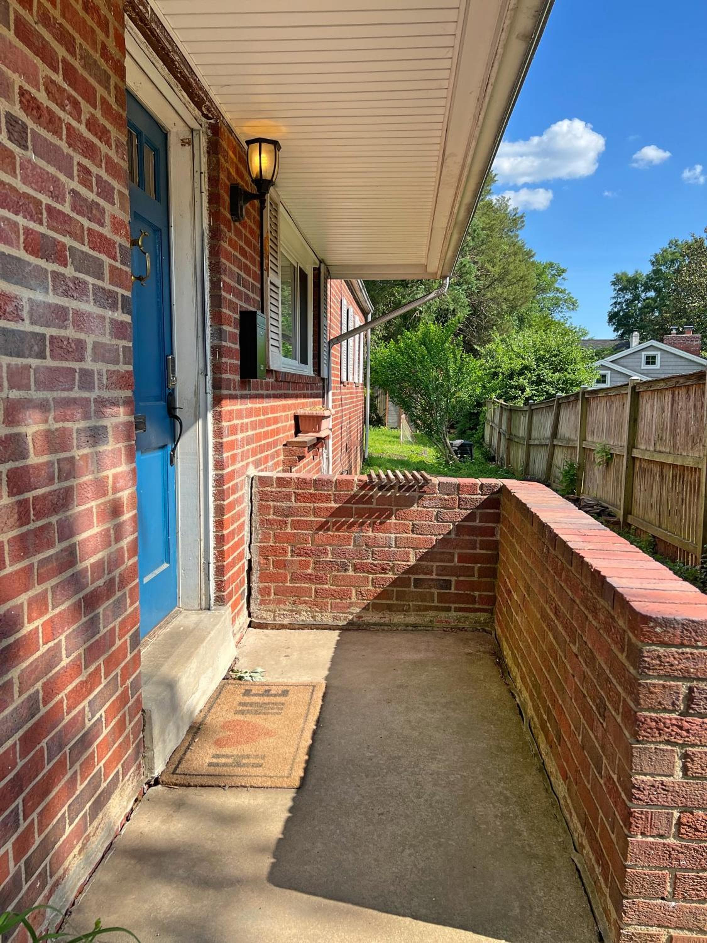 Entire Private 3 Bedrooms 1 Bathroom Single House with Fenced Garden