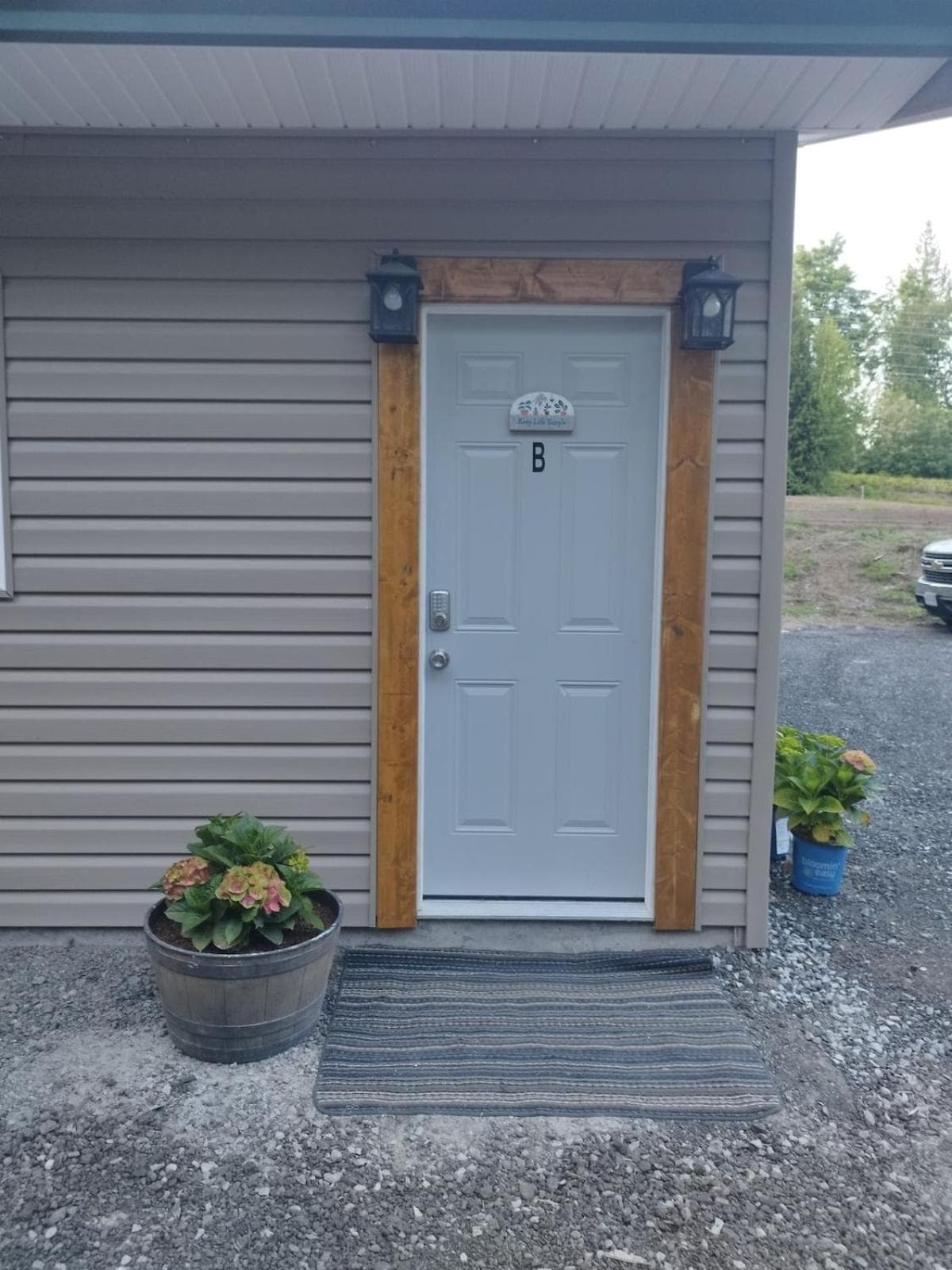Beautiful farm cabin unit B