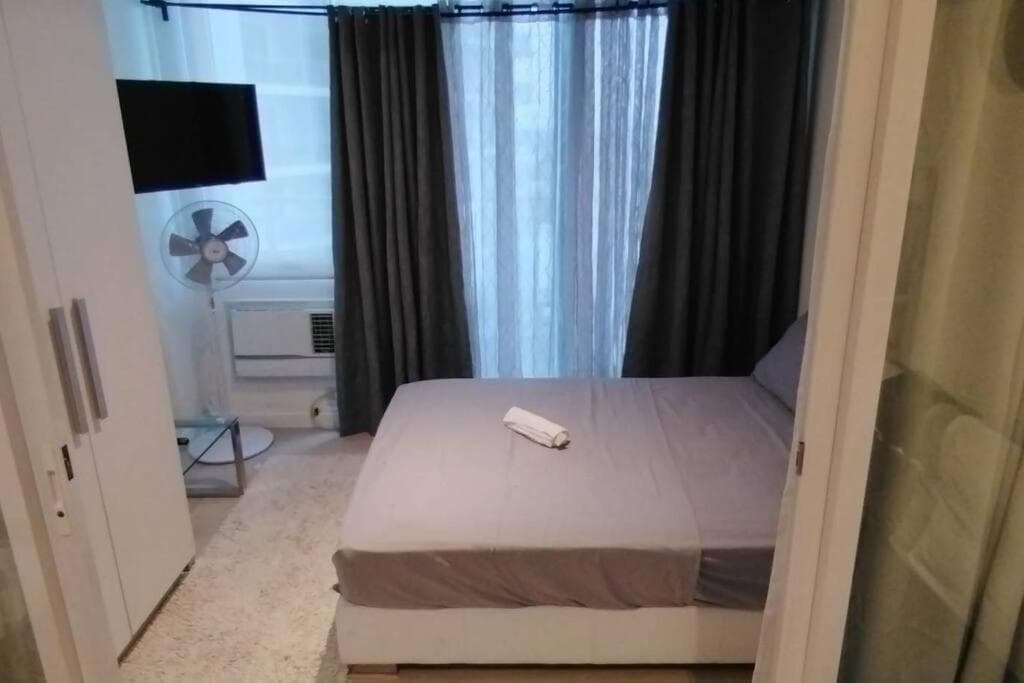 Sunset View 1BR @ Bahamas Tower - Azure Urban Resort Residences