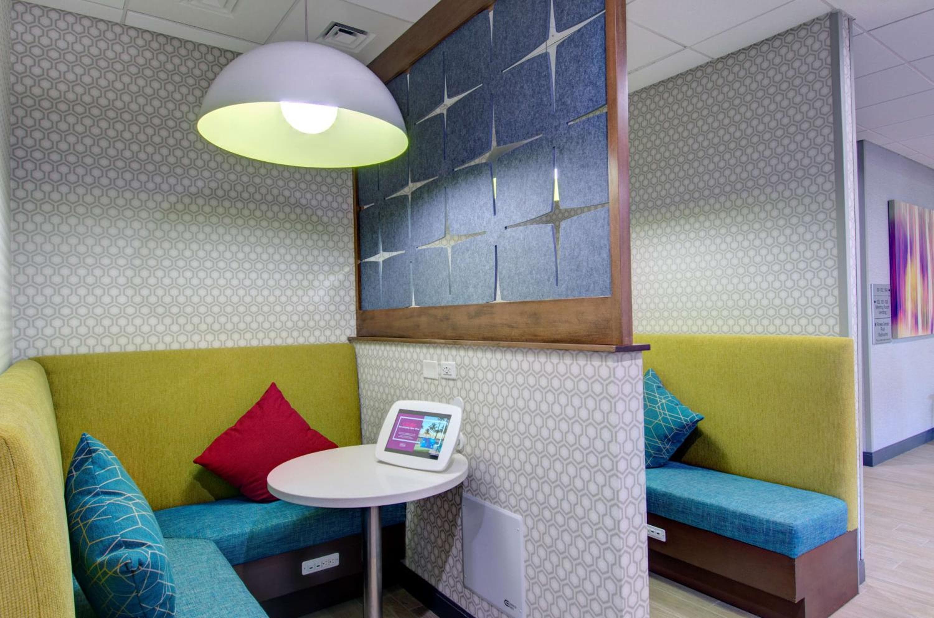 Hampton Inn & Suites Portland West