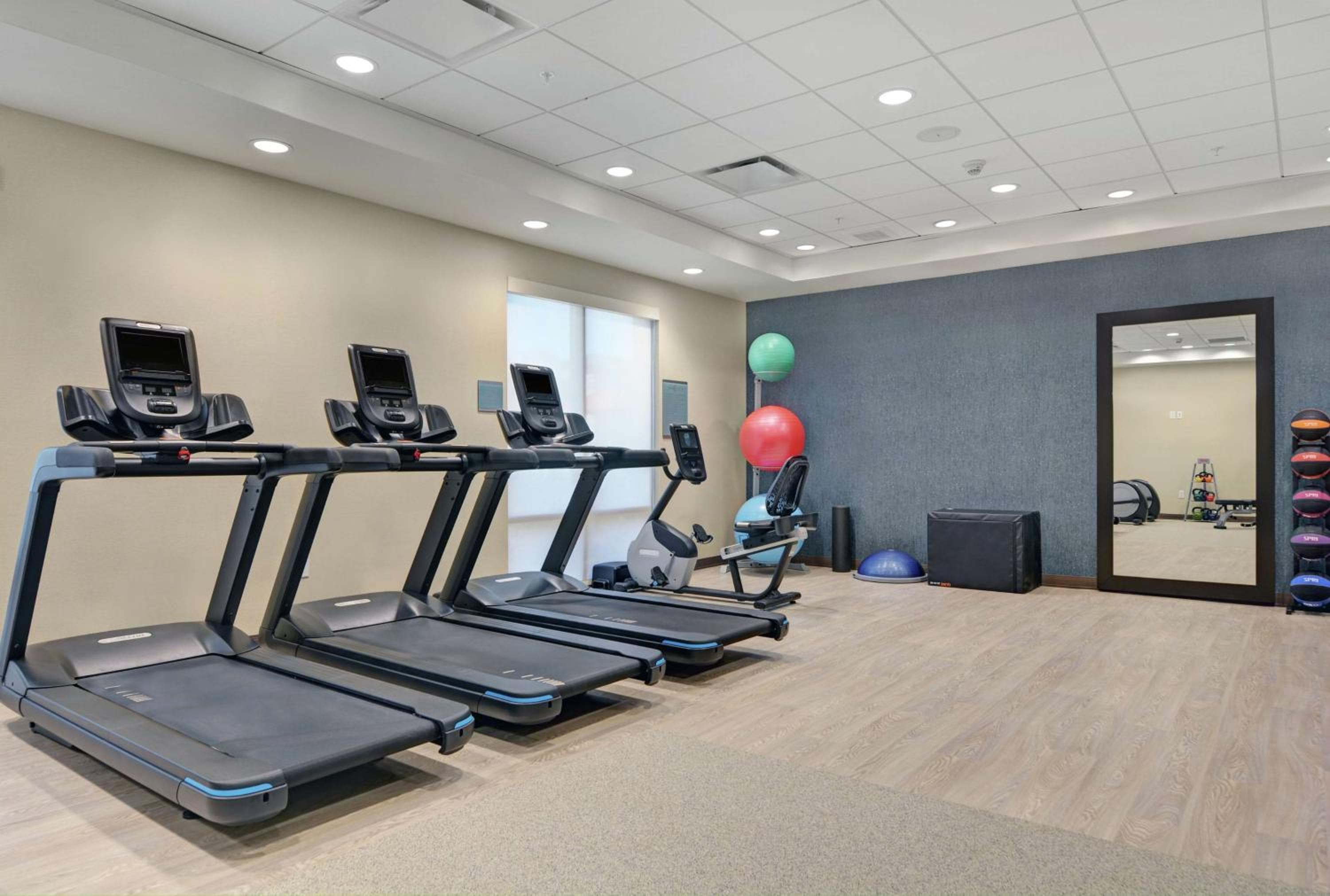 Home2 Suites By Hilton Charleston Daniel Island, Sc