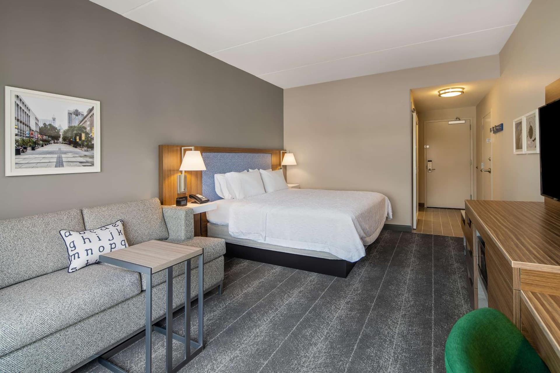 Hampton Inn & Suites Raleigh Midtown, NC