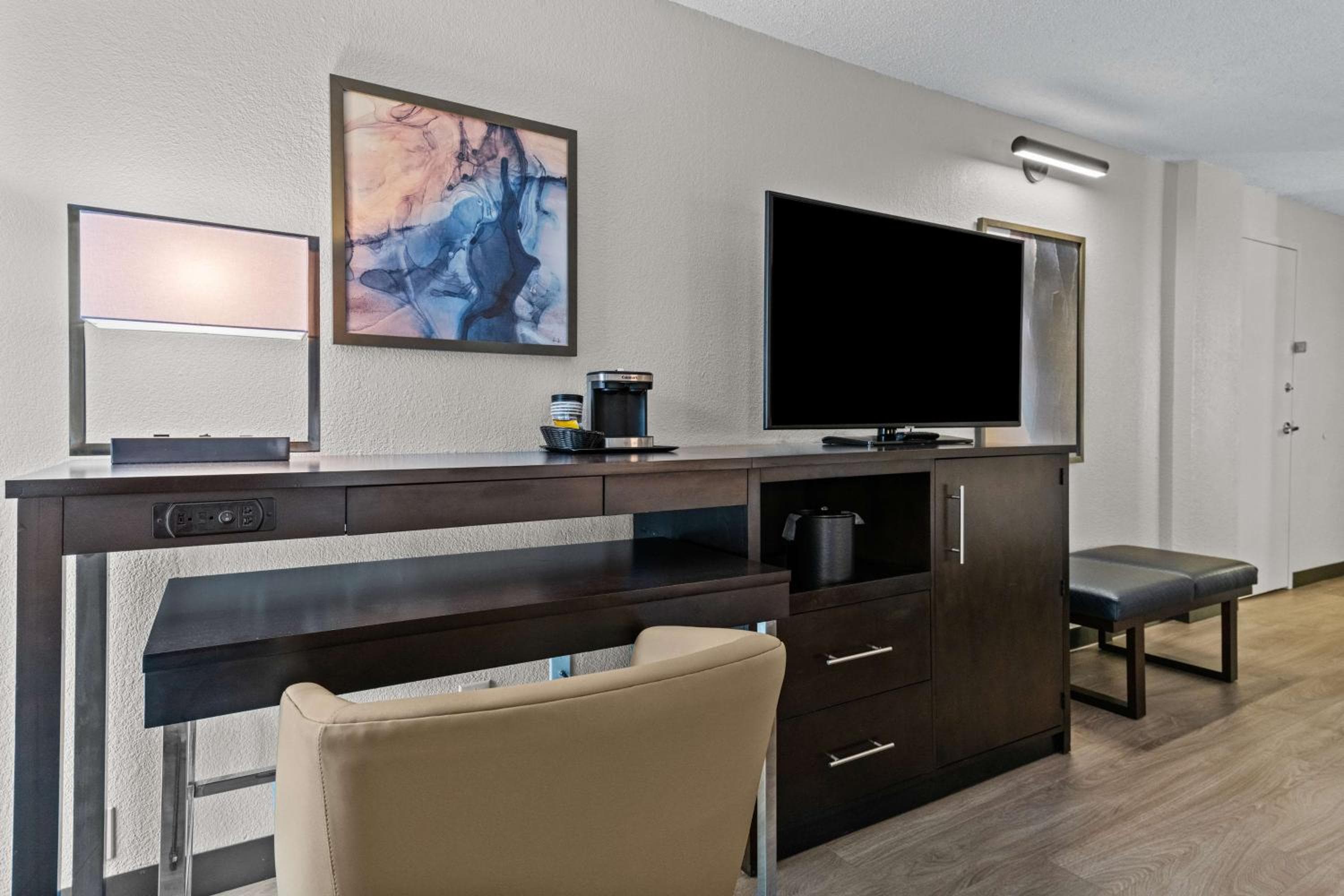 DoubleTree by Hilton Raleigh Midtown, NC