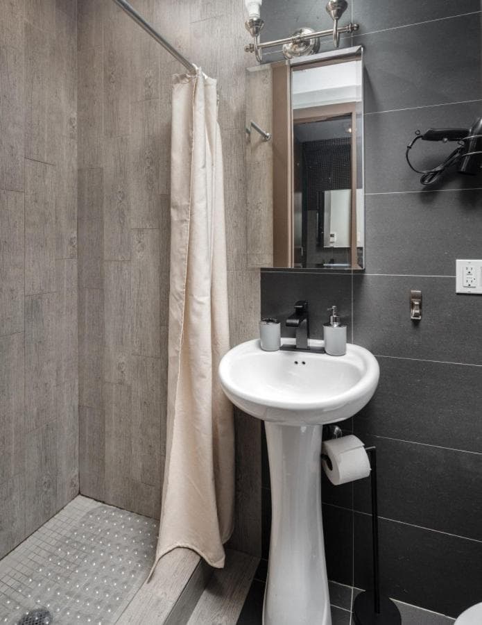 Modern Luxury 3BD and 2BA in the Heart of East Village