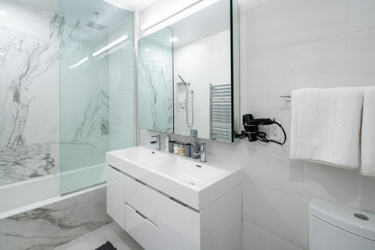 Chic and Spacious 2BD Apt with washer and dryer in unit