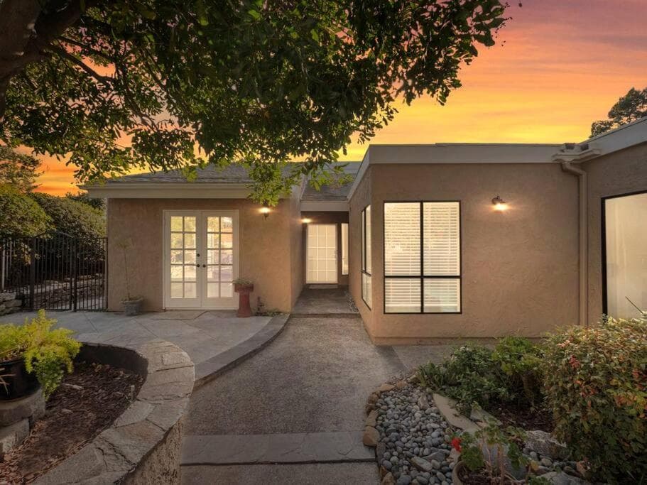 Breathtaking views, close to the ocean and canyon
